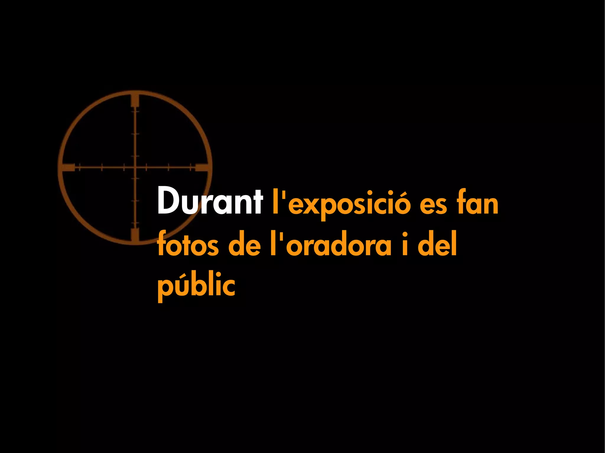 Durant l'exposició es fan
fotos de l'oradora i del
públic
 
