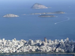 DA ORGANIZAÇÃO DO ESTADO 
Art. 20. São bens da União: 
IV - as ilhas fluviais e lacustres nas zonas limítrofes 
com outros países; as praias marítimas; as ilhas 
oceânicas e as costeiras, excluídas, destas, as que 
contenham a sede de Municípios, exceto aquelas 
áreas afetadas ao serviço público e a unidade 
ambiental federal, e as referidas no art. 26, II; 
 