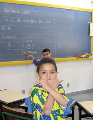 24 ORIENTAÇÕES CURRICULARES Proposição de Expectativas de Aprendizagem - Língua Portuguesa para Pessoa Surda
 