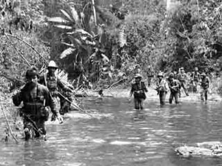 Nicarágua Na década de 60 foi formada a Frente Sandinista de Libertação Nacional (FSLN) cujo objetivo era acabar com a ditadura pró-EUA do país. 1979 – Sandinistas derrubam Anastacio Somoza. Daniel Ortega passa a ter o controle do país. Ortega sofreu a oposição de grupos apoiados pelos EUA, os “contras”. Nas eleições de 1990 Ortega foi derrotado pela liberal Violeta Chamorro. 
