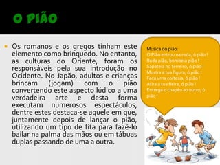 Os brinquedos de lataEm 1815 a França desenvolveu uma técnica de cortar, prensar e prender a folha de lata. Essa manufactura deu início à reciclagem na França e Alemanha, e os captadores de latas já começavam a ganhar dinheiro com a procura da matéria prima no lixo, tornando os brinquedos ainda mais baratos e acessíveis. Latas descartáveis eram fundida pelos fabricantes, e o metal aproveitado era transformado em folhas de flandres *, estampadas e cortadas nas formas desejadas e depois soldadas ou montadas por meios de fendas ou linguetas , ornamentadas  com pinturas antes de ser cunhados. Na década de 40, quase todos os tin toys de Portugal foram feitos com reutilização de latas de sardinha e azeite devido a dificuldade de importação de brinquedos. * Tin toys - brinquedos de lata* Flandres - fina folha de aço revestidas com estanho  