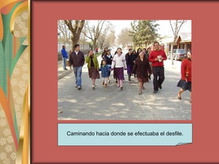 Caminando hacia donde se efectuaba el desfile. 