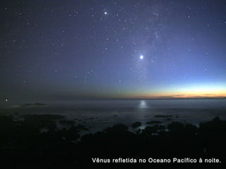 Vênus refletida no Oceano Pacífico à noite.
 