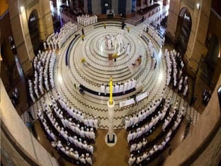 - Uma Comunidade de Servidores.
Escolhe sete homens "cheios do Espírito Santo",
para o serviço das mesas. Assim a Igreja Apostólica,
guiada pelo Espírito de Cristo Ressuscitado, vai
desenvolvendo os ministérios para realizar sua tríplice missão:
o Serviço da Palavra, do Culto e da Caridade.
A Comunidade se organiza para continuar fiel ao Projeto de Deus...
 