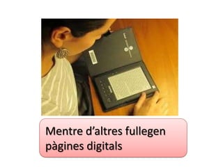 Mentre d’altres fullegen
pàgines digitals
 