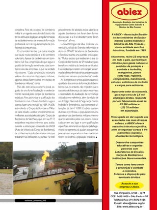 incêndio _setembro_2015 33
considera. Para ele, o corpo de bombeiros
militar é um agente executor do Estado, não
tendoatribuiçãolegalparaaregulamentação
de estabelecimentos de ensino de formação
profissional,nemderegulamentaçãodepro-
fissional da área privada.
Cruz também lembra que outra situação
que causa muita confusão é a do bombeiro
voluntario. Apesar de também ser um bom-
beiro civil, fica a impressão de que segue o
padrãodeformaçãosemelhanteadosbom-
beiros civis das empresas, o que na verdade
não ocorre. “Cada corporação voluntária
vale-se dos recursos disponíveis, inclusive,
algumas dessas fazem cursos em escolas de
bombeiros militares”, conta.
Para ele, este seria o caminho inicial, se-
guido de uma forte fiscalização e credencia-
mento nacional pelos corpos de bombeiros
estaduais. Para padronizar a qualificação dos
bombeiros civis, Chaves também sugere
apenas fazer uma revisão da NBR 14.608,
estimulando o Corpo de Bombeiros Militar
de cada estado a adotar procedimentos se-
melhantes aos estabelecidos pelo Corpo de
Bombeiros de São Paulo, que, em sua IT 17,
estabelece requisitos mínimos para avaliar,
durante a vistoria para concessão do AVCB
(Auto de Vistoria do Corpo de Bombeiros),
os conhecimentos dos bombeiros civis que
trabalhamnasedificaçõesouplantas.“Seeste
procedimentoforadotado,todossaberãose
aqueles bombeiros civis foram bem forma-
dos ou não, e aí é só descobrir onde foram
formados”, afirma.
Luciano Rodrigues da Silva, professor uni-
versitário, oficial do Exército reformado e
dono da SMART Academia de Bombeiros
e Serviços, levanta uma questão preocupan-
te: “Muitas escolas que receberam o aval do
Corpo de Bombeiros de SP trabalham para
beneficiaraindústriada‘vendadecertificados’.
E as escolas que insistem em cumprir as nor-
masbrasileirastêmtidosériosproblemaspara
mantersuasturmaseportasabertas”,revela.
As divergências e preocupações quanto à
qualidadedoscentrosdeformaçãodebom-
beiros civis, no entanto, não impedem que o
conjunto de lideranças do setor reconheça
a necessidade de atualização da norma hoje
utilizada como referência, além da edição de
um Código Nacional de Segurança Contra
Incêndio e Emergência, que contemple al-
terações da Lei n0
11.901. É sabido que em
diversas ocorrências, a população costuma
agradecer aos bombeiros militares mesmo
quando atendidos pelos civis. Assim, colocar
cada um em seu lugar e com qualificações
específicas,eliminandoasdisputaspelahege-
monianosegmento,sóajudamaosquemais
precisam ser amparados na hora que acon-
tecem os sinistros: a população brasileira. n
 