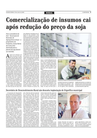 QUARTA-FEIRA, 29 de julho de 2009
                                                                                    RURAL                                                                                                       O REPÓRTER   7




Comercialização de insumos cai
após redução do preço da soja
Para o presidente da               mos algumas vantagens em re-
                                   lação ao ano passado. Uma
Arai - Associação de               delas é a redução dos preços
Revendas de                        dos fertilizantes e dessecantes,
                                   que neste ano estão sendo co-
Agroquímicos de Ijuí – e           mercializados com preços mui-
proprietário da                    to inferiores ao ano passado, e
                                   mais próximos dos preços mé-
Produtiva, Juarez Neme             dios históricos destes produ-
da Costa, área                     tos. De acordo com o presiden-
                                   te da Arai, a redução no custo
destinada para o                   em relação ao ano passado foi
plantio da soja deverá             extremamente significativa. “O
                                   adubo custava em média R$
ser mantida                        1.500,00 a tonelada e hoje cus-
                                   ta aproximadamente R$ 900,00.


A
        pesar da redução do        O glifosato, que no ano passa-
        preço da saca de soja,     do custava em torno de R$
        que há 30 dias estava      14,00, baixou para perto dos R$    Insumos tiveram redução significativa em relação ao ano passado
em torno de R$ 46,00 não deve      8,00 e os fungicidas e insetici-
haver diminuição na área de        das não tiveram aumento sig-       soja, a comercialização de in-
plantio da soja na safra 2009/     nificativo nos preços”.            sumos caiu consideravelmen-
2010. É o que acredita o presi-      Outro fator que gera otimis-     te, o que é natural, mas o pro-
dente da Arai, Juarez Neme da      mo entre o meio agrícola e que     dutor deve continuar fazendo
Costa. Pelo contrário, ele des-    está favorecendo um maior in-      contas e quando julgar que a
taca que pode, inclusive, haver    vestimento e o uso de uma boa      relação de troca estiver boa
um pequeno aumento na área         tecnologia para a próxima sa-      para ele, deve adquirir o pro-
destinada para o plantio da        fra, segundo o presidente da       duto”.
soja, em função da redução na      Arai, é a possibilidade de ter-      O presidente da Arai também
área de milho, devido à baixa      mos neste ano a atuação do         destaca que este ano a comer-
produtividade, baixos preços e     fenômeno El Niño, que traz a       cialização dos insumos será
dificuldade de comercialização     tendência de chuvas acima da       totalmente diferente do ano
da última safra nesta cultura.     média, possibilitando com isto     passado, quando ocorreu uma
De acordo com ele, a maioria       a esperança de uma boa safra       grande oscilação, durante qua-
dos produtores acredita em         em nossa região. Juarez desta-     se todo o ano, dos preços dos
uma maior possibilidade de         ca que quem vendeu a soja          insumos. “Em função disso, as
                                                                                                                     Proprietário da Produtiva e presidente da Arai, Juarez Neme da Costa
ganho, com menor risco, com        para comprar adubo antes da        empresas não estão mantendo
a soja do que com o milho.         baixa, fez um excelente negó-      muito estoque, podendo ocor-                   produtor precisou as empresas                      significativamente as vendas de
  Juarez Neme da Costa desta-      cio, pois a relação de troca foi   rer com alguns produtos o que                  não tinham em estoque”. Jua-                       insumos para a lavoura de soja
ca que, apesar da diminuição       muito positiva. “Depois que        já ocorreu com a uréia para o                  rez acredita também que a par-                     devido aos recursos referentes
do valor da saca de soja, tere-    houve redução no preço da          trigo, ou seja, na hora que o                  tir de agosto, deve aumentar                       ao financiamento agrícola.


Secretário de Desenvolvimento Rural não descarta implantação de frigorífico municipal
  A Secretaria de Desenvolvi-      até o final do mês um pessoal      Aí sim vamos decidir, quem vai
mento Rural está se mobilizan-     de Cascavel chegue até nós         tomar a decisão acredito que
do para a concretização de um      para conversar, mas não vou        vão ser nossas autoridades
frigorífico de frango. A afirma-   antecipar nomes de frigorífi-      competentes. Vamos dar o re-
ção foi do Secretário do Desen-    cos. Como temos que ter cau-       torno e eles vão tomar a deci-
volvimento Rural, Julio Gabbi,     tela, estamos vendo a viabili-     são”.
em entrevista ao Programa Fa-      dade, as possibilidades, esta-       O secretário também falou,
torama. “Embora estejamos          mos visitando alguns municípi-     no Fatorama, a respeito dos
quietos a este respeito, esta-     os que já estão implantando ou     trabalhos realizados nas últi-
mos buscando informações,          já implantaram o frigorífico,      mas semanas, enfatizando a
para repassá-las ao prefeito,      para podermos conhecer algu-       prioridade nas estradas. Ele
bem como a questão da cria-        mas experiências, para ver se      também destacou o curso de
ção do frango caipira”.            cabe ou não a nós implantar        gestão rural, realizado na Linha
  Gabbi disse que até o mo-        um frigorífico do porte que se     6, que encerrou-se na na segun-
mento a atual administração        quer aqui na região”.              da-feira, com o objetivo de es-
não desistiu do frigorífico de       O secretário de desenvolvi-      timular a geração de renda.
aves. Segundo ele, são duas        mento rural destacou que até       “Nós disponibilizamos um ve-
etapas. “Uma delas é o abate-      o final do mês ele pretende con-   terinário, voltado para a área
douro para o frango caipira, a     versar com o prefeito. “Quero      do leite e um agrônomo, para
qual já estamos empenhando         colocá-lo a par daquilo que nós    discutir com os agricultores a
os maquinários, comprando          vimos, junto com nossos enge-      própria propriedade, que en-                   Secretário de Desenvolvimento Rural, Julio Gabbi, fala sobre frigorífico
depenadora, funil, que é para      nheiros e também as visitas        volve várias atividades”.
este frango caipira, este proje-   que nós fizemos, para depois         De acordo com Gabbi, a se-                   sentar, discutir, ver qual é o                     prios agricultores, tentar me-
to está andando. Quanto ao fri-    conversar com aquele grupo         cretaria está tentando atender                 melhor caminho para nós po-                        lhorar um pouquinho, ver o
gorífico está sendo feita uma      que se reuniu na primeira vez,     as demandas e necessidades                     dermos, em conjunto com a                          que de renda a mais é possível
sondagem. É bem provável que       para dar uma resposta a eles.      dos produtores. “Queremos                      secretaria, prefeituras e os pró-                  fazer em sua propriedade”.
 