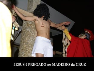 JESUS é PREGADO no MADEIRO da CRUZ 