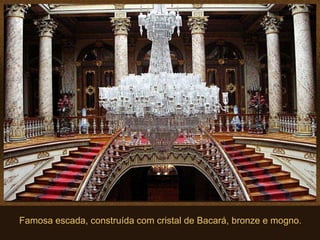 Famosa escada, construída com cristal de Bacará, bronze e mogno.
 