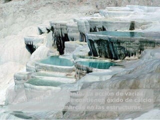 Es un paisaje fascinante. La acción de varias aguas  minerales que contienen óxido de cálcio dejan fantásticas marcas en las estructuras.   