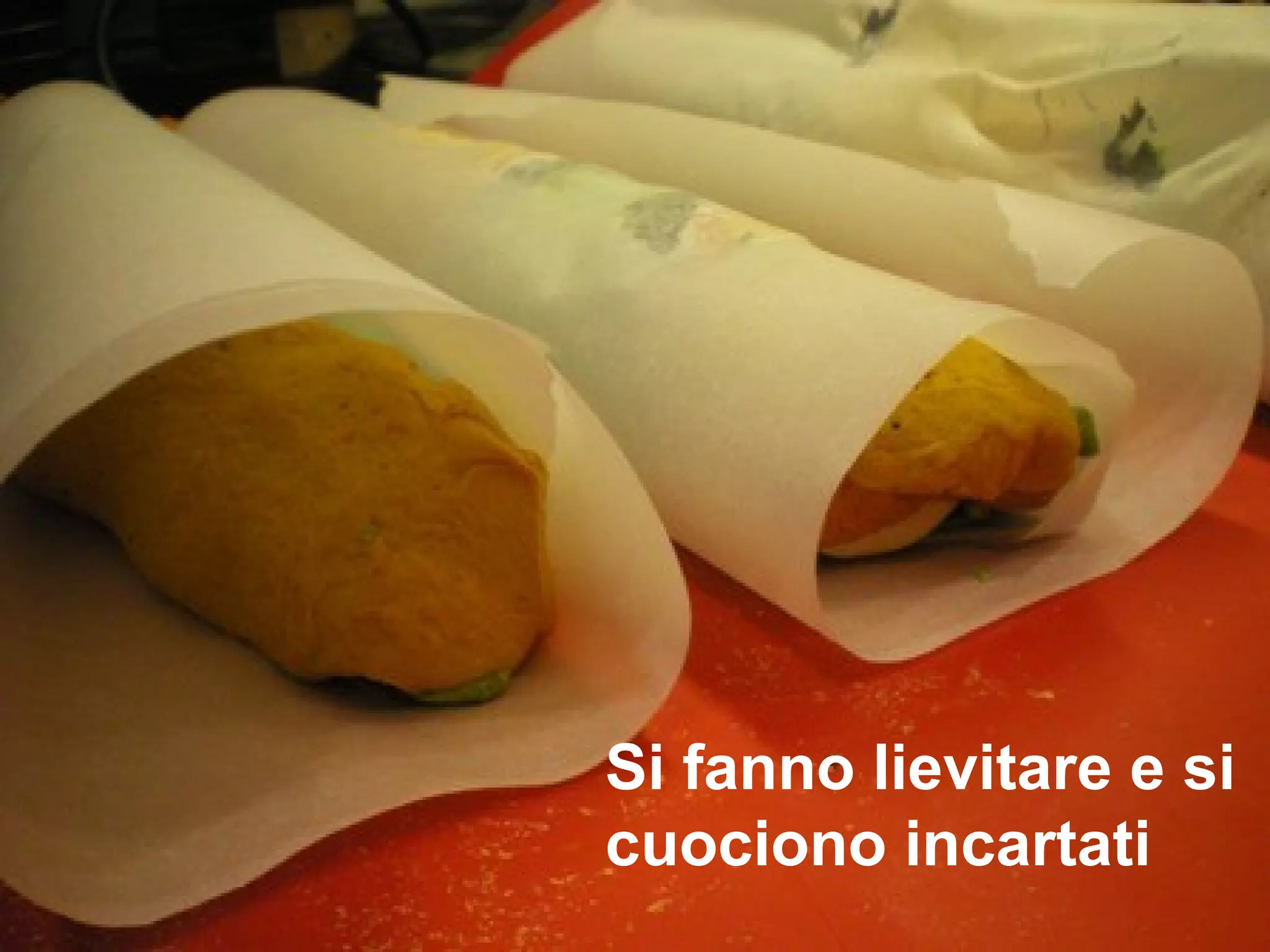 Si fanno lievitare e si
cuociono incartati
 