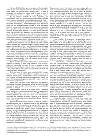 Na Austrália há um lugar que tem uma enorme base de argila.
Todo ano eles poem milhares de trutas e elas crescem bem. Essas
trutas comem um pequeno peixe chamado smelt. O smelt é
encontrado em um local, um buraco onde ele pode se criar. O
principal alimento da truta é o smelt que vive nesse pequeno buraco.
Se nós tivermos produção de coisas pequeninas que
continuamente fluem para dentro de uma lagoa de trutas, podemos
aliviar muito ou mesmo abolir a necessidade de alimentar as trutas.
Vocês têm uma lâmpada que atrai um monte de bichos, uma luz
ultravioleta, a luz de pátio. Coloque uma lâmpada dessas por cima da
lagoa, com uma pequena ventoinha acoplada, de forma que quando
os insetos vierem voando para ela, a corrente de vento os jogue direto
para a água. Com um esquema desses, você poderia não precisar de
nenhuma adubação para produção. Faça umas poucas pequenas
lagoas com diferentes pHs, adequados para pequenos animais que
servirão de forragem, o que nesse caso podem ser caramujos. Essas
lagoas deveriam ter sistemas de escoamento, um rego de água para a
lagoa principal onde nós criaremos trutas. Enquanto isso, das outras
lagoas nós tiramos arroz selvagem, arroz normal, ovos de pata.
É policultura, mas não no sentido que nós teremos tudo junto.
Algumas plantas podem de fato não crescer com outras, porque
estamos ajustando pHs totalmente diferentes. Podemos encontrar um
pequeno phreatoicídeo, ou algo – uma alimento realmente ótimo para
trutas – que crescerá em pH baixo. Enquanto isso, podemos fazer
uma calagem pesada em outra lagoa para produção de moluscos.
Com a comida fluindo até elas, as trutas ficarão perfeitamente felizes.
Talvez umas poucas lagoas forrageiras ao redor dos peixes sejam o
melhor modo de se alimentar os peixes. Não tem jeito das trutas
nadarem pelos regos d’água até as lagoas forrageiras, porque eles
passam por pequenas grades. Então, elas pegam o que flui até elas,
mas não conseguem ir até a fonte.
Alguns peixinhos que se criam rápido, como os gasterosteídeos,
criam-se aos milhões e, dadas certas condições ricas em algas,
podem ser convertidos em trutas. Se você os pusesse em uma
policultura total, eles dariam um curto-circuito em todo o sistema.
Acho que nós temos muitos jogos que requerem habilidades em
aquacultura, jogos interessantes.
Tinha um monte de hippies numa conferência. Eles armaram
barracas coloridas por todo o lugar. Eu notei que havia um monte de
grilos em cima da barraca amarela. Então, concluí que seria bom se
você colocasse um grande balão amarelo flutuando sobre a lagoa, um
pouco além do alcance do pulo dos grilos. Ele veriam o amarelo e
pulariam em direção a ele.4
Agora, gente, nós vamos levar a permacultura para dentro do
mar. Nós não paramos de permaculturar na linha da praia. Nós vamos
entrando na maré, a linha rochosa da costa, as áreas alagadas
principais, os mangues.
As marés podem variar de uns 60 cm a 9 metros. A amplitude
de que precisamos é realmente menos de um metro. Em alguns casos,
as marés podem ocorrer apenas uma vez ao dia. Marés são coisas
realmente estranhas. Nas costas da América, você será capaz de
determinar suas amplitudes de marés, e também há as tabelas de
marés. Nove metros ou algo assim para a Baía de Fundy, Darwin, e
muitos outros lugares.
Aquelas armadilhas de lama, das quais há muitas na Tasmânia,
são muito antigas. Não há nenhum registro de uma dessas sendo
construída. Elas são provavelmente aborígenes. Os maoris têm
muitas. Os outros polinésios também as construíam. Elas são
armadilhas de marés muito simples, paredes de pedra que não
chegam à superfície na maré alta, ficando a cerca de 15 centímetros
abaixo da superfície da água. Os peixes nadam para dentro delas na
maré alta. A maré vaza, e os peixes continuam bem felizes naquele
poço. Quando eles tentam sair de lá, descobrem que a maré saiu por
entre as pedras. Essas armadilhas funcionam melhor à noite, e é por
isso que muita gente pensa que elas não funcionam. Quando você vai
olhar de dia, geralmente não resta muita coisa, mas à noite muitas
vezes elas estão cheias de peixe.
Outra coisa boa a se fazer é uma lagoa de meio a um metro de
profundidade nessa área da maré, porque senão os peixes vão
encalhar e virar comida de gaivota. Você muitas vezes encontrará um
cliente cuja terra inclui alguma salina, mesmo que o governo tenha
marcado uma reserva de 30 metros acima da linha da maré, como é
freqüentemente o caso. Você muitas vezes descobrirá que após essa
área, por centenas de metros, você tem um brejo salobro. Você pode
fazer um simples canal através dessa área de reserva, se um canal
ainda não existir, apenas dirigindo para frente e para trás com seu
trator por um tempo. A maré entra nesses brejos salobros de qualquer
jeito. É possível, entre as marés, cavar lagoas na terra. Há apenas
umas poucas regras. Elas têm que ter uma caída de cerca de 3:1, um
declive realmente suave. Então, as rochas caem, e você pode jogá-las
no lado da maré para barrar os ventos que vêm do mar. Ponha alguns
arbustos resistentes ao sal ao redor de sua lagoa, e leve sua água
através do canal. Você pode encher uma lagoa com a próxima maré,
se quiser. Então, dependendo da profundidade do canal – e você pode
regular isso com uma tábua basculante – você pode dar uma
amplitude de 10 cm, 15 cm ou 30 cm duas vezes por dia naquela
lagoa. Esta é a piscina mais barata que se pode construir, e
auto-limpante. A água será sempre morna. Você pode fazer uma
cobertura. A maré traz apenas alguns centímetros de água por cima
da água morna.
Uma variedade de organismos, particularmente ostras e
mexilhões, crescem melhor quando sua localização é pelo menos
60% exposta ao ar. Para qualquer tipo de ostra, seu guia local de
criação lhe informará que proporção de exposição a água e ar é ideal.
Em termos gerais, acima dessa exposição você obtém muito menos
carne, enquanto abaixo, imerso, você terá muito mais concha. Mas na
exposição ideal você terá uma quantidade modesta de concha com
um monte de carne. Então, se você tem um aficcionado por ostras,
você pode realmente criar uma situação em que ele pode criar ostras
em lagoas terra a dentro, usando jangadas ou suportes, o que é muito
mais fácil que criar na zona das marés, a qual naturalmente propicia a
exposição ideal. É possível para um cliente fazer um monte de
dinheiro criando ostras, e vendendo os filhotes.
Se ele tiver acesso a um monte de potes quebrados, ele pode
fazer uma cidade de lagostas. Uma lagosta não tolera outra lagosta
no mesmo buraco. Elas perderão pernas e coisas. Muitas vezes você
descobre que há algum processamento de peixe em algum lugar,
geralmente com geração de resíduos que você pode usar como ração
para as suas lagostas nesses viveiros. Isso contribui para o
crescimento de um animal marinho terra a dentro.
Outra coisa que você poderia produzir são esponjas. Também
daria para criar linguados, se você puder alimentá-los. Lagostas e
ostras são relativamente imunes a predadores. Mas com linguados e
outros peixes, você pode ter problemas com aves marinhas, como o
cormorão. Cormorões podem ser convertidos a comida de peixe
colocando-se uma rede de cinco polegadas e meia dentro da água,
longe do fundo. Eles se afogarão e os peixes os comerão. Mas você
só faz isso se estiver em produção intensiva de peixes. Se você tiver
qualquer abrigo, assim que o cormorão atinge a água, os peixes
correm para o abrigo. O cormorão pode pegar um, mas não pegará
muitos. Mas em uma situação de lagoa aberta, ele matará vários.
Você pode acabar com o crescimento de lagostas em populações
densas, não tendo nenhuma com mais de 8 centímetros de carapaça,
simplesmente porque a densidade de lagostas é enorme.
Vamos olhar para a entrada. Você pode trazer a maré para
dentro, talvez com bancos suportados por concreto. Você pode
deslizar pranchas, ajustando sua amplitude de maré. Você também
pode ter um afunilamento para dentro, de forma que a água do mar
entra por funis à noite. Um monte de peixes menores entram.
Pequenos peixes roliços não podem sair de novo. Você pode trazer
um monte de peixe para dentro de suas lagoas continuamente, com
cada maré. Se você tiver um peixe predador ou lagostas ali, você
pode simplesmente mantê-los alimentados. Agora eu darei alguns
exemplos de como funciona o cérebro humano. Alguém quer uma
lagoa marinha para criar ostras. O que eles fazem? Eles vão 15
metros acima do nível do mar, escavam tanques, e bombeiam água
do mar 15 metros de altura. Isso é o que estão fazendo na Tasmânia.
Ou então eles vão mar a dentro e constroem uma parede a enormes
custos.
Se você conseguir uma dessas salinas, e há milhares de
hectares delas, você terá as melhores áreas de pastagem para gansos
que você já viu.
Agora, o que temos em termos de plantas para usar aqui? Para
áreas salgadas sujeitas a marés você tem plantas da linha de frente, os
4
Nem todos os amarelos são iguais. Insetos usam olhos prismáticos para ver as côres, inclusive o amarelo, como bandas de um espectro. Humanos vêem esse
“amarelo espectral” como amarelo; mas nós também vemos misturas das porções vermelha e verde do espectro como amarelo, enquanto os insetos veriam
vermelho mais verde, e não uma côr composta. Para armadilhas de insetos, use um “amarelo espectral” conhecido, ou faça testes com os insetos. Apenas ver a
armadilha como amarela é inconclusivo.
 