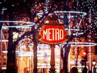Paris metro signs (v.m.)