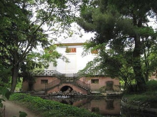 El Casino de Baile constituye uno de los caprichos más significativos de este peculiar jardín.  