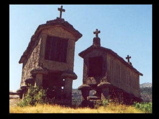 Espigueiros

      Junto ao Castelo levantam-se mais de cinqüenta espigueiros
 dos séc. XVIII e XIX, num aglomerado impressionante e único no país.
Inteiramente de pedra, cada exemplar apóia-se em vários pilares curtos.
         A função dos espigueiros é para a secagem de cereais,
                      mais concretamente o milho.
    Este tipo de espigueiros também existe em Parada e Cidadelhe,
                onde existem outros notáveis conjuntos
             embora em número consideravelmente menor.
 