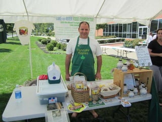 Packaging  display how to do show it off? Physical package - Various sizes – pint quart – if peaches or apples half peck. May want to do basket of zukes or tomatoes if you have a lot Mixed basket – maybe salsa mix – tomatoes, peppers, onions Labeling – may want to make a label with logo/name/design Sustainably grown 