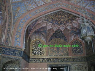 Una cúpula del interior del mausoleo de Mughal King Akbar El que no duda nada sabe. 