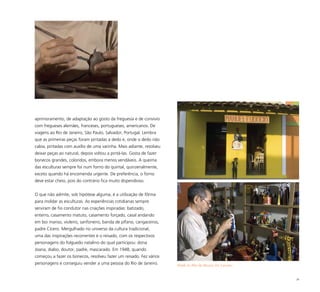 26
aprimoramento, de adaptação ao gosto da freguesia e de convívio
com fregueses alemães, franceses, portugueses, americanos. De
viagens ao Rio de Janeiro, São Paulo, Salvador, Portugal. Lembra
que as primeiras peças foram pintadas a dedo e, onde o dedo não
cabia, pintadas com auxílio de uma varinha. Mais adiante, resolveu
deixar peças ao natural, depois voltou a pintá-las. Gosta de fazer
bonecos grandes, coloridos, embora menos vendáveis. A queima
das esculturas sempre foi num forno do quintal, quinzenalmente,
exceto quando há encomenda urgente. De preferência, o forno
deve estar cheio, pois do contrário fica muito dispendioso.
O que não admite, sob hipótese alguma, é a utilização de fôrma
para moldar as esculturas. As experiências cotidianas sempre
serviram de fio condutor nas criações inspiradas: batizado,
enterro, casamento matuto, casamento forçado, casal andando
em boi manso, violeiro, sanfoneiro, banda de pífano, cangaceiros,
padre Cícero. Mergulhado no universo da cultura tradicional,
uma das inspirações recorrentes é o reisado, com os respectivos
personagens do folguedo natalino do qual participou: dona
Joana, diabo, doutor, padre, mascarado. Em 1948, quando
começou a fazer os bonecos, resolveu fazer um reisado. Fez vários
personagens e conseguiu vender a uma pessoa do Rio de Janeiro. Ateliê no Alto do Moura, em Caruaru
 