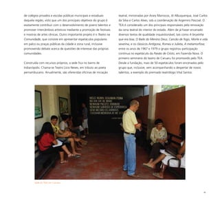 90
de colégios privados e escolas públicas municipais e estaduais
daquela região, visto que um dos principais objetivos do grupo é
exatamente contribuir com o desenvolvimento de jovens talentos e
promover intercâmbios artísticos mediante a promoção de festivais
e mostras de artes cênicas. Outro importante projeto é o Teatro na
Comunidade, que consiste em apresentar espetáculos populares
em palco ou praças públicas da cidade e zona rural, inclusive
promovendo debate acerca de questões de interesse das próprias
comunidades.
Construída com recursos próprios, a sede fica no bairro de
Indianópolis. Chama-se Teatro Lício Neves, em tributo ao poeta
pernambucano. Anualmente, são oferecidas oficinas de iniciação
teatral, ministradas por Arary Marrocos, Jô Albuquerque, José Carlos
da Silva e Carlos Alves, sob a coordenação de Argemiro Pascoal. O
TEA é considerado um dos principais responsáveis pela renovação
da cena teatral do interior do estado. Além de já haver encenado
diversos textos de qualidade inquestionável, tais como A bruxinha
que era boa, O Baile do Menino Deus, Cancão de fogo, Morte e vida
severina, e os clássicos Antígona, Romeu e Julieta, A metamorfose,
entre os anos de 1967 e 1979 o grupo registrou participação
contínua no espetáculo da Paixão de Cristo, em Fazenda Nova. O
primeiro seminário do teatro de Caruaru foi promovido pelo TEA.
Desde a fundação, mais de 50 espetáculos foram encenados pelo
grupo que, inclusive, vem acompanhando o despertar de novos
talentos, a exemplo do premiado teatrólogo Vital Santos.
Sede do TEA, em Caruaru
 