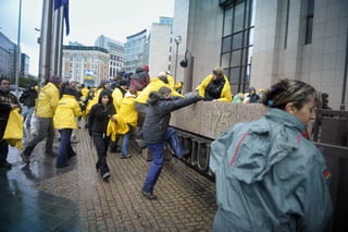 Greenpeace på finansministermötet i Bryssel