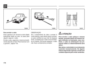 178
Para enrolar o cabo
Fixe o gancho a um árvore ou outro objeto
fortemente fixado ao solo, ou peça para
alguém segurar o cabo.
Enrole o cabo, seguindo o mesmo procedi-
mento descrito no item “Para tracionar com
o guincho”, página 176.
74W069 74W069 74W070
OBSERVAÇÃO
Se o comprimento do cabo a enrolar é
muito extenso, pare várias vezes o proces-
so para certificar-se que não há espaços
livres, à medida que o cabo vai se enrolan-
do no cilindro. Se houver espaços, o cabo
não ficará corretamente enrolado.
ATENÇÃO
Para enrolar o cabo aplique a mesma
tensão, puxando dentro do mesmo ân-
gulo indicado na ilustração, caso con-
trário, o cabo se embaraçará nas pri-
meiras voltas e o desenrolamento será
difícil.
Não deixe a velocidade no enrolamento
aumentar excessivamente. Se alguém
estiversegurandoogancho,enrolecom
cuidado especial para evitar acidentes.
 