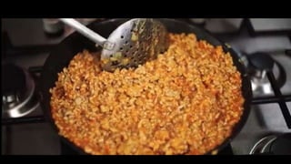 • Cuando esté en su punto prueba la carne y si hace falta añade un 
poco más de sal y pimienta. 
 