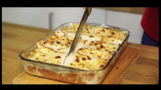 sacamos con cuidado de no quemarnos y la 
cortamos en seis porciones. Y eso es todo, solo nos 
queda servir .. y listo. 
 