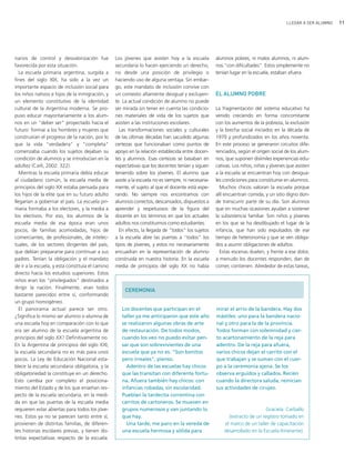 LLEGAR A SER ALUMNO   11




narios de control y desvalorización fue           Los jóvenes que asisten hoy a la escuela           alumnos pobres, ni malos alumnos, ni alum-
favorecida por esta situación.                    secundaria lo hacen ejerciendo un derecho,         nos "con dificultades". Estos simplemente no
   La escuela primaria argentina, surgida a       no desde una posición de privilegio o              tenían lugar en la escuela, estaban afuera.
fines del siglo XIX, ha sido a la vez un          haciendo uso de alguna ventaja. Sin embar-
importante espacio de inclusión social para       go, este mandato de inclusión convive con
los niños nativos e hijos de la inmigración, y    un contexto altamente desigual y excluyen-         EL ALUMNO POBRE
un elemento constitutivo de la identidad          te. La actual condición de alumno no puede
cultural de la Argentina moderna. Se pro-         ser mirada sin tener en cuenta las condicio-       La fragmentación del sistema educativo ha
puso educar mayoritariamente a los alum-          nes materiales de vida de los sujetos que          venido creciendo en forma concomitante
nos en un "deber ser" proyectado hacia el         asisten a las instituciones escolares.             con los aumentos de la pobreza, la exclusión
futuro: formar a los hombres y mujeres que          Las transformaciones sociales y culturales       y la brecha social iniciados en la década de
construirían el progreso de la nación, por lo     de las últimas décadas han sacudido algunas        1970 y profundizados en los años noventa.
que la vida "verdadera" y "completa"              certezas que funcionaban como puntos de            En este proceso se generaron circuitos dife-
comenzaba cuando los sujetos dejaban su           apoyo en la relación establecida entre docen-      renciados, según el origen social de los alum-
condición de alumnos y se introducían en la       tes y alumnos. Esas certezas se basaban en         nos, que suponen disímiles experiencias edu-
adultez (Carli, 2002: 322).                       expectativas que los docentes tenían y siguen      cativas. Los niños, niñas y jóvenes que asisten
   Mientras la escuela primaria debía educar      teniendo sobre los jóvenes. El alumno que          a la escuela se encuentran hoy con desigua-
al ciudadano común, la escuela media de           asiste a la escuela no es siempre, ni necesaria-   les condiciones para constituirse en alumnos.
principios del siglo XX estaba pensada para       mente, el sujeto al que el docente está espe-        Muchos chicos valoran la escuela porque
los hijos de la elite que en su futuro adulto     rando. No siempre nos encontramos con              allí encuentran comida, y un sitio digno don-
llegarían a gobernar el país. La escuela pri-     alumnos correctos, descansados, dispuestos a       de transcurrir parte de su día. Son alumnos
maria formaba a los electores, y la media a       aprender y respetuosos de la figura del            que en muchas ocasiones ayudan a sostener
los electivos. Por eso, los alumnos de la         docente en los términos en que los actuales        la subsistencia familiar. Son niños y jóvenes
escuela media de esa época eran unos              adultos nos constituimos como estudiantes.         en los que se ha desdibujado el lugar de la
pocos, de familias acomodadas, hijos de             En efecto, la llegada de "todos" los sujetos     infancia, que han sido expulsados de ese
comerciantes, de profesionales, de intelec-       a la escuela abre las puertas a "todos" los        tiempo de heteronomía y que se ven obliga-
tuales, de los sectores dirigentes del país,      tipos de jóvenes, y estos no necesariamente        dos a asumir obligaciones de adultos.
que debían prepararse para continuar a sus        encuadran en la representación de alumno             Estas escenas duelen, y frente a ese dolor,
padres. Tenían la obligación y el mandato         construida en nuestra historia. En la escuela      a menudo los docentes responden, dan de
de ir a la escuela, y esta constituía el camino   media de principios del siglo XX no había          comer, contienen. Alrededor de estas tareas,
directo hacia los estudios superiores. Estos
niños eran los "privilegiados" destinados a
dirigir la nación. Finalmente, eran todos
                                                       CEREMONIA
bastante parecidos entre sí, conformando
un grupo homogéneo.
   El panorama actual parece ser otro.               Los docentes que participan en el               mirar el arrío de la bandera. Hay dos
¿Significa lo mismo ser alumno o alumna de           taller ya me anticiparon que este año           mástiles: uno para la bandera nacio-
una escuela hoy en comparación con lo que            se realizaron algunas obras de arte             nal y otro para la de la provincia.
era ser alumno de la escuela argentina de            de restauración. De todos modos,                Todos forman con solemnidad y cier-
principios del siglo XX? Definitivamente no.         cuando los veo no puedo evitar pen-             to acartonamiento de la reja para
En la Argentina de principios del siglo XXI,         sar que son sobrevivientes de una               adentro. De la reja para afuera,
la escuela secundaria no es más para unos            escuela que ya no es. "Son bonitos              varios chicos dejan el carrito con el
pocos. La Ley de Educación Nacional esta-            pero irreales", pienso.                         que trabajan y se suman con el cuer-
blece la escuela secundaria obligatoria, y la          Adentro de las escuelas hay chicos            po a la ceremonia ajena. Se los
obligatoriedad la constituye en un derecho.          que las transitan con diferente fortu-          observa erguidos y callados. Recién
Esto cambia por completo el posiciona-               na. Afuera también hay chicos: con              cuando la directora saluda, reinician
miento del Estado y de los que enseñan res-          infancias robadas, sin escolaridad.             sus actividades de cirujeo.
pecto de la escuela secundaria, en la medi-          Pueblan la tardecita correntina con
da en que las puertas de la escuela media            carritos de cartoneros. Se mueven en
requieren estar abiertas para todos los jóve-        grupos numerosos y van juntando lo                                      Graciela Carballo
nes. Estos ya no se parecen tanto entre sí,          que hay.                                              (extracto de un registro tomado en
provienen de distintas familias, de diferen-           Una tarde, me paro en la vereda de                el marco de un taller de capacitación
tes historias escolares previas, y tienen dis-       una escuela hermosa y sólida para                   desarrollado en la Escuela Itinerante).
tintas expectativas respecto de la escuela.
 