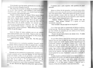 Vivia dizendo o que bem queria, geralmente em voz alta, co
se todos estivessem obrigados a ouvi-lo.
Não sentia nem um pouco os dramas do prostíbulo do 1>uqut
em seu bar " Meu Cantinho," onde trabalhava a noite quase toda f
encontrava com quem conversar e rir, fazendo humor ate mesmo
com as misérias e desventuras dos outros.
Naquela existência alegre de Jaraguá, Beleza parecia dançll
com a vida e, naturalmente, era muito chegado às mulheres, na•
quais gerou, segundo dizem, cinqüenta e três filhos, quinze do1
quais com as quatro esposas que teve. Havia até quem contas11t
que. desde Jaraguá ao Yergel do Lago, quem não fosse filho de
Mário Beleza nem de família montada. vivia dizendo que era,
somente para ser irmão do povo. Notava-se que suas mulhcrci
eram invariavelmente brancas e trocadas com uma freqüência
impressionante, a ponto de dizerem: " Mário Beleza troca mais de
mulher do que de roupa."
Apesar de dispor de tantas condições para ser um cafajeste
como muitos do bairro, não o era, de fato. Negou-se certa vez a dar
uma carona de motocicleta para uma rapariga da Dina porque ela
queria escanchar-se no acento, dizendo-lhe:
- Ande de lado, menina. Assim não, fica feio para as
famílias.
Quando apareceram os primeiros caminhões ''puxando" açúcar
cm Jaraguá. I3eleza comprou um deles de segunda mão e mandóu
instalar em cima do pára-brisa uma buzina diferente que emitia
uma seqüência de sons melódicos associados por todos ao anúncio:
- Lá vem o Mário Beleza!
Pensando cm tirar partido de sua popularidade, candidatou-s~ a
ver~ador contando com os votos das raparigas, de seus fregueses,
amigos aos montes, o dele e os de sua família, e mais ainda pelo
fato de ser um dos cabos eleitorais do Deputado Oséias Cardoso de
quem dizia ter no nome o "O" de honestidade e o ''C" de
sinceridade. Outros afirmam que, durante a campanha política,
quando lhe perguntavam o que ia dizer no palanque, respondia:
- O meu discurso de improviso está pronto aqui no bolso.
1'>4
E apontava para o peito esquerdo, onde guardava um pupcl
rabiscado.
Beleza, no último dia das apurações, concluiu que estava eleito
e, eufórico, correu para casa onde encontrou a esposa deitada numa
rede e bem desprevenida. Abriu então aquela boca grande cortando
seu rosto redondo e escuro, sobre um corpo que lhe sobrava por
todas as partes, e disse bem alto em tom impositivo, quase imperial,
com os braços abertos balançando para o céu:
- Mulher! Mulher! Prepare-se para dormir com um
vereador! Hoje mesmo! ouviste? E a esposa, na maior
naturalidade, respondeu:
- Esse vereador vem pra aqui ou eu vou pra lá ?
E se o leitor quer saber se a premonição de Beleza se realizou,
cu direi que não. Mas ficou por alguns votos, restando a queixa de
que fora roubado nas apurações por uma senhora de boa família,
dizendo para o resto da vida:
- O povo do meu barro (bairro) me atraiu (traiu). E ainda
fui roubado pela Nitinha ...
Eis que Mário Beleza, apesar de ter recursos para comprar um
ingresso nem que fosse na geral do campo do CRB, preferia wna
solução original para assistir àquelas partidas disputadíssimas do
Campeonato Alagoano, em especial o clássico CSA x CRB, este
último seu time de coração. Quem cruzasse pelos fundos do
Cemitério de Jaraguá naquele beco sem saída que dava acesso ao
campo, logo avistava nosso personagem plantado nwn assento
dianteiro de automóvel amarrado a uns cinco metros de altura no
tronco de um coqueiro, com uma escada de pedreiro ao lado que
saía do quintal de sua casa, "irradiando" o jogo para a molecada lá
em baixo.
Na falta de glórias políticas e acesso social, Beleza realizava-se
na presidência do Synclair, um clube de segunda divisão no futebol,
chamada de esporte menor, e que usava camisa rubro-negra,
disputando com outros clubes um movimentado campeonato
municipal, o 13 de Maio (preto e branco), o Imperial (azul e
branco), o Clube dos Estivadores e mais meia dúzia deles.
195
 