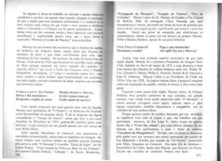 Se alguém se desse ao trabalho de calcular o quanto andavam
cavaleiros e cavalos, em apenas uma jornada, chegaria à conclusão
de que o inglês percorria dezesseis quilômetros e o cocheiro e 01
dois cavalos nada menos do que trinta e dois, porque a distâ11ci1
entre o Consulado e a Chácara era de quatro quilômetros. Assim,
tantas vezes por dia, semanas, meses e anos repetia-se com incrível
semelhança e regularidade aquela cena; que o povo fixou a
expressão: "Parece o Cavalo de Macray" para and<:trilhos.
Macray era um homem tão excêntrico que o fizeram de padrão
de britânico em Alagoas, dentre alguns deles que ficaram na
memória do povo e que tanto contribuíram para criar uma
referência de boa conduta. Na enchente da noite de Sexta-feira da
Paixão, 18 de abril de 1924, que disseram ter ocorrido como castigo
de Deus porque mataram um porco naquele dia sagrado, "o
segundo dilúvio'' que levou a Ponte dos Fonsecas sobre o Riacho
Salgadinho, derrubando 117 casas e avariando outras 4 12, com
cinco mortos e vários feridos, água transbordando em cachoeira,
um outro inglês, cercado e temeroso de nadar, inspirou um versinho
que terminava assim:
Gritava o povo: Seu Patton!
Deixa o dia amanhecer.
Responde o inglês já rouco
Mande chamar o Macray,
Só ele é quem toma pé
Tenho medo de morrer!
Com aquele corpanzil que mais parecia uma vara de bambu,
Macray (que apelidaram de "O Mastro") se destacava de imediato
numa humanidade de pequena altura. É de se imaginar sua figura
comandando o "Tanque de Guerra", nome que dera a seu carro
alegórico na Micarême de 1924, guarnecido também pelos seus
patrícios e cuja munição era um grande pacote com três caixas de
puro White Horse.
Aliás aquelas Micarêmes de Carnaval, com automóveis e
caminhões ornamentados, nunca mais se repetiram em Jaraguá. Os
carros tinham seus exóticos nomes ou apelidos jocosos botados
~cio povo (e pelo "O Bacurau") à ~·evelia: "Faraó do Egito'', do Dr
f•sdras Duarte, "Uma Caçada na Africano Bojo de um Elefante",
do Coronel Cláudio Dubeux," Cabeção ", de Tércio Wanderley
200 '
"Propaganda de Mosquito", "Erupção do Vesúvio", "Ovo de
Colombo". Havia o carro do Dr. Pereira, de Goulart e Cia, Cônsul
da Bolívia, filho do português Chico Pancada que aqui
desembarcou e venceu, decorado em forma de torre de petróleo que
atirava lá de cima papel picado, significando que jorrava o precioso
líquido. Havia uns gritos de animação que eletrizavam os
carnavalescos, dentre os quais um era alusivo ao próprio Macray,
folião e feniano fanático, apesar de sua pose britânica:
Viva! Viva o Carnflval!
Phenianos, evoché!
Pega o pão amolecido!
Ali right! Eu sou o Macray!
Assim, com esse evidente espírito associativo de que todo
inglês dispõe, Macray foi o primeiro Presidente do Jaraguá Tênis
Club, fundado no dia 6 de março de 1922 e cuja diretoria é bem
uma mostra das relações da colônia britânica entre nós: Walter W.
Cox, Edward G. Patton, Philip G. Nicholls, Robert W.B. Paterson e
Ener H. Johansen. Macray voltou a ser Presidente do Clube em
1926 e Vice em 1928. Se jogava mesmo tênis, é possível imaginar
como era engraçado na quadra, vestido de branco e fino como uma
garça.
Esquisito como quase todo inglês, Macray criava, na Chácara
Britânia, dois grandes cachorros de raça estranha, um grande
macaco, cuja venda vivia sendo anunciada pelo "O Bacurau", e
outros animais selvagens como saguis, raposas, onças e, para
alguns exagerados, também dinossauros e megatérios, sob os
cuidados de uma senhora idosa.
Porque gostava muito de cavalos, disseram que sua atividade
na Inglaterra teria sido de jóquei e que, nas batalhas em que
participara, mereceu, do Rei Jorge V, várias cruzes de guerra,
dentre elas a "Cruz das Almas", por coincidência distante de sua
chácara uns dois quilômetros, e mais o título de nobreza
"Cavaleiro da Mangabeira". De fato, este cavaleiro se destacava
pelo garbo com que montava seu corcel, parecendo um guarda de
Sua Majestade a Rainha, por ocasião do "Zé Pereira" promovido
pela Fênix Alagoana no Carnaval. Era uma fila de diretores e
beneméritos do Clube, dentre eles Macray, que ficavam em forma,
fila por um, vestidos de uniforme branco com faixa
201
 