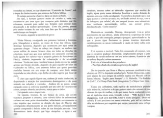 vermelha na cintura, no que chamavam "Comissão de Frente", sob
o toque de clarins tocados por músicos da Polícia Militar.
O cortejo percorria o bairro e dava-se início ao baile.
De fato, o homem gostava muito de cavalos e, certa vez.
encantou-se por uma égua que comprou pelo dinheiro que lht
cobraram, somente para andar nos feriados num animal mala
descansado e de melhor apresentação. Certo dia, porém, passou
pelo maior vexame de sua vida, num fato que foi comentado por
muito tempo em Jaraguá.
Foi assim, segundo a memória do povo:
Vinha Macray cavalgando sua potranca lustrosa e feminina
pela Mangabeira a dentro, no rumo de Cruz das Almas, num
domingo luminoso, daqueles que acontecem por aqui antes da
quaresma chegar. Tinha na cabeça um chapéu, ou melhor, um
quepe militar de massa, branco, abas em todas as direções da
cobertura, igual aos que seus patrícios em campanha usavam na
Índia (quem for curioso veja-o naquela galeria de Presidentes da
f.'ênix), símbolo imponente da colonização e da severidade
vitoriana. Vestia um temo também branco, tendo em vez de paletó
apenas wn blusão aliviado, daqueles de guia caçador de leões ou
explorador na África, com enormes bolsos que quase pareciam
mochilas laterais cm seu corpo de varapau, uma linda tabica
importada na mão direita, cujo brilho do cabo sugeria que fosse de
ouro.
É claro que aquela figura rara, embora já muito conhecida, ia
despertando a atenção dos caminhantes domingueiros e do povo
sentado nas calçadas e varandas. Andava ele ao passo, corpo
espigado como se estivesse espetado por um cabo de vassoura nas
costas, sempre olhando para frente, nw1ca para os lados.
Foi quando veio o imprevisto.
De repente, irrompe, de um buraco de cerca, um cavalo
raquítico, pequeno e sarnento, com visíveis falhas da enfermidade
cutânea em seus pelos descoloridos, relinchando nervosamente e
cujo impulso que mostrou na direção da égua de Macray não
correspondia absolutamente ao seu porte ridículo, principalmente
quando comparado à beleza nobre de sua desejada parceira. Mas
demonstrava tanto desejo que logo atropelou a égua e seu
202
cavaleiro, mesmo sobre as tabicadas vigorosas que recebia do
inglês, agora posto numa defensiva frenética e muito distante do
aprumo com que vinha cavalgando. E percebeu desolado que a sua
égua aceitou o convite ao sexo, ela, um lindo animal de raça, caro e
de linhagem, que safada!, ele, um pangaré jovem, mas subnutrido,
sem nenhuma apresentação, enfim, wn animal pobre,
desclassificado. Como ousava?
Mantendo-se montado, Macray, desesperado (via-se pelos
movimentos de sua tabica), ainda alimentava a esperança de evitar
o pior, o que não conseguiu, porque o pangaré, aproveitando-se de
que a jovem égua flexionou as pernas traseiras abaixando
carinhosamente as ancas (colocando a cauda de lado) subiu com
sofreguidão.
E aí ocorreu o incrível. Tudo foi consumado ali mesmo, sem
que o cavaleiro pudesse desmontar, simplesmente porque a pata
dianteira do cavalo enfiou-se em seu bolso adentro, ficando os três
no enlevo daquele curioso momento.
E aí veio a brincadeira dos populares:
- Pior foi o bafo do cavalo no pescoço do inglês!
De tão popular que ficou o Macray quiseram candidatá-lo nas
eleições de 1922 a deputado estadual pelo Partido Democrata, junto
com alguns de seus amigos da colônia inglesa em Maceió: sob os
lemas Macray, "Inglês para Sempre''; J.G. Nicholls, "Ex-Prefeito
de Cork"; Cel Sharp Plate Bank (imaginário ?) e Major Gore Lion.
Como era celibatário, toda espécie de maledicência popular
caiu sobre ele, inclusive a de que gostava mais dos animais de sua
chácara do que de mulher, e de que nunca havia conhecido a sós
um só espécime deste sexo, vivendo a dizer : "Oh! Love is vcry
dangerous. God savc me! (Oh, Amor é muito perigoso. Deus me
salve!). E não precisava ter tantos cuidados, pois até as vitalinas
dele se afastavam por esquisito que surgia, parecendo uma esfinge
varapau.
203
 