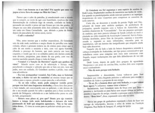 - Isto é um homem ou é um leão? Foi aquele que uma v1
jogou a trave fora do campo no Miaí de Cima ?
Parece que o cabo da patrulha, já amedrontado com a missão
que ia cumprir, ao invés de agir com humildade, resolveu dai uni
demonstração de violência logo de entrada, confiado na farda o
pensando em aturdir o preso até que ficasse por trás das grades. 1
chegou na casa dele arrastando atrás dois soldados, onde fez logo
um susto em Dona Carmelinda, que, abrindo a porta da frente,
depois da pancadaria de vários socos, ouviu:
- Cadê o valentão?
Mas, antes mesmo que a mulher respondesse, Zé Guindaste
saiu da rede onde cochilava e surgiu diante da patrulha com tanto
volume, altura e grossura (estava nu da cintura para cima) que o
cabo de um metro e sessenta e dois, com voz agora humilde,
olhando o pescoço do homem, que mais parecia um toco de
coqueiro, e vendo que ele e os soldados juntos não dariam conta de
seus deveres, perguntou, para dentro de sua goela, com voz de
menino sacristão quando chega a visita do bispo:
- Vosmicê é o Sanção da Barreira? aquele que ganhou de
vinte? falando assim com ar de admiração e lisonja, mas,
percebendo a situação e sabendo que não se bate em juiz, nem em
padre, nem em soldado, Zé Guindaste aceitou a prisão, mas com
uma advertência:
- Eu vou acompanhar vosmicê, Seu Cabo, mas se baterem
em mim, o diabo vai sair do caminho! ao mesmo tempo que se
voltava para a esposa, girando o corpo para ela, e advertindo:
- Se eu não voltar, muié, pode comprar vestido preto
porque vou fazê uma bagaceira medonha, e ficou dois dias preso
e bem tratado, até conversando com os policiais, e não deixou de
dar o seu recado quando foi solto e apontou para a frase escrita na
parede da Delegacia, referindo-se a um ladrãozinho preso na cela
ao lado, perguntando:
- Botaro essa placa aí, pru que? Donte pra oje vomicês
batero o tempo todo neste ladrãozinho e deixaro ele todo
pustemado de fedê qui ninguém aguentaro. Não se faz uma
coisa dessa... E virou as costas para os policiais saindo para casa.
208
Zé Guindaste era fiel segurança e uma espécie de sombrn de
Dedé Lessa, freqüentador assíduo do meretrício nas tardes de vc!·no.
Era quando os paralelepípedos ainda estavam quentes e as ra~angas
despertavam do sono vespertino para compensar as canseiras da
noite anterior.
Certo dia ao descerem a escada da pensão Night and Day,
acharam de ~ornar uma saideira qualquer, de preferência de
jenipapina, quando toparam com o boteco do Anãozinh~, que
também chamavam de "Corcundinha". Era um pequeno qmos~ue
de madeira, que mais parecia reboque de bonde c~rtado n~ me10 e
plantado no oitão esquerdo da Associação Comer~1al. Servia fr~1tas,
bebidas destiladas, peixe frito de tira-gosto, caJarana e toucinho
assado e, segundo os mais informados, maco~lrn para. os
marinheiros, sob um letreiro tão insignificante que mnguem amda
hoje sabe descrever.
Naquele vão de lado a lado do boteco despontava .so~ente a
cabeça avantajada do Anãozinho, um tipo pouco comumcattvo que
trabalhava como uma máquina sem risos nem conversas com
freguês, sequer reclamações dos que dele debochavam de vez em
quando.
Dedé Lessa, depois de pedir dois grogues de aguardente
Manjerona e um prato de corvina frita, recebeu dele uma resposta
seca e contundente:
- Não dá mais porque está fechado.
Surpreendido e descontente, Lessa voltou-se para José
Guindaste que vinha chegando próximo o suficiente para escutar o
veredicto do Anão e a proposta de seu amigo:
_Tá aí, Zé, o homem disse que está fechado, e o que vamos
fazer agora ? e adiantou: vamos virar o boteco ?
Incontinente, José Guindaste usou da força com que Deus o
premiou e, inclinando-se para baixo sem sequer dobrar os joel.hos,
atendeu a sugestão do amigo, virando o quiosque com o Anãozinho
dentro. "Bem feito", disse, espanando uma mão na outra.
Havia um grupo de ganhadores esperando a hora de fazer.u~
carrego de velocípedes, âncoras e rol~s de ara~1e na Fund1çao
Alagoana, Rua Barão de Jaraguá, 65, antiga da Igreja.
209
 