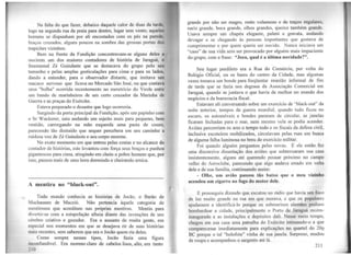 Na falta do que fazer, debaixo daquele calor de duas da tarde,
logo na segunda rua da praia para dentro, lugar sem vento, aqucle11
homens se displlllham por ali encostados com os pés na parede,
braços cruzados, alguns poucos na sombra das grossas portas do11
trapiches vizinhos.
Bem na frente da Fundição concentravam-se alguns deles a
ouvirem um dos maiores contadores de história de Jaraguá, o
fenomenal Zé Guindaste que se destacava do grupo pelo seu
tamanho e pelas amplas gesticulações para cima e para os lados,
dando a entender, para o observador distante, que imitava um
macaco nervoso que ficava no Mercado São José, ou que contava
uma ''bulha" ocorrida recentemente no meretrício do Verde entre
um bando de marinheiros de um certo cruzador da Marinha de
Guerra e as praças do Exército.
Estava preparado o desastre que logo ocorreria.
Surgindo da porta principal da Fundição, após um papinho com
o S1: Wuckerer, saiu andando um sujeito mais para pequeno, bem
vestido, cam·egando na mão esquerda uma pasta de como,
parecendo tão distraído que sequer percebera em seu caminho a
ruidosa voz de Zé Guindaste e seu corpo enorme.
No exato momento em que entrou pelas costas e no alcance do
c?ntador de histórias, este levantou com força seus braços e punhos
?1gantescos par~ cima, atingindo em cheio o pobre homem que, por
isso, passou mais de uma hora dormindo e cheirando a.mica.
A mentira no "black-out".
Todo mundo conhecia as histórias de Jocão, o Barão de
Muc~ausen de Maceió. Não pertencia àquela categoria de
~ent1~osos que acreditam nas próprias mentiras. Mentia para
d~vertir-se .c~m a estupefação alheia diante das invenções de seu
cereb~o cnatlvo e gozador. Era o assunto de muita gente, em
especial nos momentos em que se desejava rir de suas histórias
mais recentes, sem saberem que era o Jocão quem ria deles.
. Como, . sempre nesses tipos, Jocão fazia uma figura
1nconfund1vel. Era moreno claro de cabelos lisos alto um tanto
210 ' '
grande por não ser magro, rosto volumoso e de traços rcg11lan.:s,
nariz grande, boca grande, olhos grandes, queixo também grande.
Usava sempre um chapéu elegante, paletó e gravata, andando
devagar e se chegando às pessoas importantes que gostava de
cumprimentar e por quem queria ser ouvido. Nunca iniciava um
"caso" de sua vida sem ser provocado por alguém mais impaciente
do grupo, com a frase: "Joca, qual é a última novidade?".
Seu lugar predileto era a Rua do Comércio, por volta do
Relógio Oficial, ou os bares do centro da Cidade, mas algumas
vezes tomava um bonde para freqüentar reunião informal de fim
de tarde que se fazia nos degraus da Associação Comercial em
Jaraguá, quando se juntava o que havia de melhor no mundo dos
negócios e da burocracia fiscal.
Estavam ali conversando sobre um exercício de "black-out" da
noite anterior, tempos de guerra mundial, quando tudo ficou no
escuro, os automóveis e bondes pararam de circular, as janelas
ficaram fechadas para o maJ, nem mesmo vela se podia acender.
Aviões percorriam os ares o tempo todo e os fiscais da defesa civil,
inclusive escoteiros mobilizados, circulavam pelas ruas em busca
de alguma falha lmninosa no breu do exercício militar.
Foi quando alguém perguntou pelas novas. E ele então fez
uma discursiva dissertação dos aviões que sobrevoaram sua casa
insistentemente, alguns até querendo pousar próximo no campo
velho do Aeroclube, parecendo que algo andava errado em volta
dele e de sua família, continuando assim:
- Olhe, um avião passou tão baixo que o meu vizinho
acendeu um cigarro no fogo do motor dele.
E prosseguiu dizendo que escutou no rádio que havia um foco
de luz muito grande na rua em que morava, e que os popul:ires
ajudassem a identificá-lo porque os submarinos alemães podiam
bombardear a cidade, principalmente o Porto de Jaraguá rccém-
inaugurado e as instalações e depósitos dali. Nesse meio tempo,
chegou em sua casa uma patrulha do Exército intimando-o a que
comparecesse imediatamente para explicações no quartel do 20Q
BC porque o tal "holofote" vinha de sua janela. Surpreso, mudou
de roupa e acompanhou o sargento até lá.
211
 