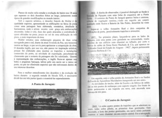Parece de muita valia estudar a evolução do bairro nos 28·anos
que separam os dois desenhos feitos ao largo, justamente numa
época de grandes modificações no mundo inteiro.
Sob o aspecto artístico, o desenho francês de Muller é de
qualidade superior, apresentando as edificações na faixa da praia
como uma paisagem bem elaborada, romântica, detalhada e
harmoniosa, onde o artista mostra com graça seis embarcações
ancoradas, todas à vela, duas das quais atracadas a contrabordo e
quase abicadas na praia, pouco ao sul de uma edificação de três
pisos, a mais importante da área.
Muller retratou uma embarcação pequena de duas velas
navegando para o sul, diante da atual Avenida da Paz, uns trezentos
metros ao largo, o que serviu para aprimorar a composição da obra.
O desenho inglês, por sua vez, não parece ter inspiração· artística,
porque foi elaborado para mostrar os trapiches e instalações
comerciais do porto, na atividade de exportação, percebendo-se
claramente que o restante da paisagem não foi valorizado. Quanto
à representação das embarcações, o inglês fixou-se apenas nos
botes e pequenas barcaças, talvez pelo seu navio ser o único no_
porto, ou por ter eliminado aspectos que não estivessem dentro de
seu interesse desenhar.
Para o melhor entendimento dos desenhos e da evolução do
bairro durante a segunda metade do Século XIX, é necessário
dividi-los em três partes iguais e examiná-las separadamente.
A Ponta de Jaraguá:
1Kti9: À direita do observador, é possível distingüir ao fundo a
1é111h1 da Pajuçara com uma linha de coqueiros até a Ponta
r t O extremo da Ponta de Jaraguá aparece baixa e arenosa,
t 1111 de vegetação rasteira,  vindo em seguida um casario
it11h.1do onde ficava a Bateria de São Pedro, demolida há vinte
'º"~l·gue-se o velho Annazém Real e dois conjuntos de
fdllh m;ões de porte, possivelmente trapiches e armazéns.
1897: No primeiro plano, lançando-se para os lados da
f'Rlr•.ira. está uma ponte com guindaste na extremidade, muito
I"'"una de um edificio com chaminé no tel~1ado, por certo a
f111 kn de sabão da firma Basto Machado & C1a, que aparece no
l111hcndor Geral do Estado de Alagoas - 1902", depois pertencente
1 111mciro Barbosa & Cia.
l~m seguida, está o velho prédio do Annazém Real e os fundos
d11 b icola de Aprendizes Marinheiros inaugurada um ano antes.
As novidades do trecho. além da Escola e da fábrica de sabão.
,u us três pontes de embarque com aspecto singelo. Em frente da
p11utc pertencente a um trapiche em terra, está ancorada uma
hi11caça de três paus.
O Centro de Jaraguá:
1869: Lá estão quatro pontes de trapiches que se adentram na
111nré, todas sobre pilotis, as primeiras duas geminadas. Está
.111corado. a lcslc das pontes geminadas, um navio misto portando
111nstrn<.; e unrn chaminé cm seu convés centrnl. Em a navegação
~~~~~4~~~~~~
 