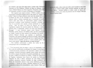 em veraneio, mas que eram para morar o tempo todo: Demócri
Gracindo na Vila Atlântica, Alfredo de Maya na Balança,
Jucá e Alfredo Oiticica nos Sete Coquefros, Fernandes Lima Filh
os Guimarães. os Reis, os Lessa, os Gonzaga, os Carnaúbas ...
Não esquecer que surgiu na época (1928) o prédio novo
Associação Comercial (alagado poucos dias depois no "rebojo"
_julho), depois da iarga polêmica sobre qual das plantás devia s
-escolhida cm dois ou três desenhos de sua fachada. Havia u
imposto sobre o volume exportado para a construção do prédi
motivo pelo qual todos os comerciantes tinham razões pa
polemizar a respeito. sendo finalmente escolhido o desenho q
hoje lá se encontra com aquelas colunas lembrando as cidade
gregas. Mas, na época, só havia em Maceió um ou doi
engenheiros capazes de construir prédio tão diferente, e nenhu
pedreiro para a empreitada, motivo de terem ido buscá-los e
-1~., Po1tugal. E aqui chegaram alguns como Manuel Teixe·

Medalhas, gordo, moreno e de hábitos rudes, que ficou prestigiad
na cidade a ponto de botar anúncio de construtor nos jornais;
pedreiro Manuel Almeida, que também se transformou em
construtor e que morreu afogado na Praia da Avenida, onde surgem
aqueles redemoinhos de água funda que leva o sujeito para fora. o
Almeida deixou saudades porque se tornou popular pelas suas
frases como aquela: "água não presta, só tomo cerveja".
Eles também construíram o prédio dos Leões na Sá e
Albuquerque com a Comendador Leão.
 .- No inexorável rolar do tempo, o que se vê atualmente é um
novo surto de modificações na paisagem de Jaraguá. A tecnologia e
o desenvolvimento econômico vão marcando o bairro com nova
roupagem: terminal açucareiro jogando açúcar direto nos porões
dos navios, tanques de petróleo em grande quantidade nos aterros
do po1to, a fábrica da Salgema no Sobral, Estação de Tratamento
de Esgotos, instalações para barcos de oceano na Federaçã9
llagoana de Vela e Motor, prenúncio de uma futura marina
moderna, guindastes imensos, moinhos de trigo, escritórios de
firmas de computador, .bancos e seus caixas eletrônicos, enormes
caminhões e carretas de açúcar, estranhas antenas de TV nunca ·
imagi11udas na época dos comandadores como Gustavo Paiva que ;
(1{)
Vlt til• rádio, volta e meia um avião a jato riscando os ares onde
,. fi11 HC avistava urubu, gente seminua andando na praia em
l111llcos, fazendo lembrar os índios caetés na época pré-
lln.1 1.. muitos anos antes da primeira casa de Jaraguá, feita por
un 1Antônio Duro.
61
 