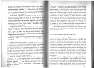 desagravo de Demócrito Gracindo que teve início assim: "Não 6
boca de ouro da lisonja, nem mesmo a palavra inflamada
paixão partidária que ouvis", é o comércio que paga imposto,
operário humilde que não aprendeu a mentir. o pescador indômi
etc, etc. Falara o Presidente da Academia Alagoana de Letras,
mais cotado orador das Alagoas.
Costa Rego, imponente, parecendo remoçado de dez an
respondeu por um discurso de menos de oito minutos que te
início assim: "Eu poderia neste momento abrir o peito a tod
as balas homicidas: elas me haveriam dado uma hora feliz pa
morrer". Falou então sobre o lema dos frades trapistas que,
pa~sarem uns pelos outros, dizem: "Irmão, é preciso morrer!" ,
rebateu: "Precisamos morrer!"
Contado no discurso o verbo morrer, em vários tempos
modos, foi citado nove vezes e o substantivo morte nada menos do
que dez. A morte e a vida sucederam-se na oração que terminou
assim: " Não é na minha vida, mas na minha morte que pense
todos os dias; e de cada ato de minha vida procuro fazer uma
boa preparação para a morte".
E desceram para assistir a um desfile militar em continência ao
Governador, depois dos cumprimentos das autoridades e
associações.
Até hoje não se sabe ao certo se o atentado, que não passou de
uma te~tativa mal explicada, foi verdadeiro ou falso. As evidências
aí estão, mas até que ponto caracterizam a verdade? O fato é que,
no dia 7 de janeiro de 1927, Felismino foi denunciado na la Vara
po: tentativa de homicídio (Art 294 e Art 13 do Código PenaJ),
deixando de serem denunciados Jonas Feitosa por estar morto e
José Fernandes de Barros Lima Filho por ser deputado estadual,
mas estava escrito que o processo devia ser encaminhado à Câmara
com um pedido de licença para processá-lo.
Numa das conversas irônicas de fim de tarde, na frente da
Alfândega, no velho Jaraguá, houve quem imaginasse uma
manchete de jornal assim: "Dois gansos mudaram o curso da
História Alagoana". E um outro ao lado rebateu com
hipótese: "Morre vilmente assassinado o Governador, nos
braços da francesa".
112
"Mais uma vez os gansos salvaram a humanidade dos tro1•e,·o~
do destino, a primeira no Capitólio de Roma, agora, na Rua
Sílvério Jorge". E redobrou-se em Maceió o falatório sobre Mlle
Sigaud e Costa Rego que, depois de jogar no Jaraguá Tênis Clube
uma ou duas partidinhas, tomava todos os dias a reta de sua alegria
e descanso, o casarão da Silvério Jorge, onde encontrava a paz
1cconfortante do amor. enquanto sua filha Senhorita Rosinha
tomava conta dos afazeres de Palácio, já que primeira dama não
havia. Teria sido uma noite muito melancólica morrer ali naquela
varanda de tantas recordações boas, crivado de balas por um
pistoleiro da Guarda Civil e seu próprio guarda-costas. Mas, pelo
seu discurso do dia 23, regado de lágrimas no piso encerado do
Palácio dos Martírios, ele até que gostaria de ter morrido.
Os desdobramentos políticos e jurídicos desse rumoroso caso
ocorreram por fora dos limites de Jaraguá. Fiquemos por aqui
mesmo, meu caro leitor.
Um barco diferente chamado Wanda.
Um mês antes do rebojo de 1928, ancorou em Jaraguá uma
embarcação diferente das outras. Mesmo assim, as pessoas que
estavam na velha Ponte de Desembarque para receber os seus
tripulantes quase não conseguiam distingui-la das barcaças e botes
uncorados na enseada em frente, porque se tratava de um veleiro de
pouco mais de dez metros, como muitos que navegavam por aqui e
descarregavam nos trapiches açúcar dos engenhos desta costa. No
entanto, era uma embarcação de recreio que se notabilizara na
Imprensa depois de um famoso cruzeiro Santos-Aracaju, cujo porto
ficara por ele divulgado no Brasil, em razão dos feitos de sua
lripulação de quatro homens, comandada pelo Capitão Amador
Pedro Barros.
Pelas descrições, o '·Wanda" fora construído em madeira e
armado com uma vela carangueja e duas bujarronas num gurupés
prolongado, armação em cutter, com cabine para pessoal em vez de
porão de carga. Ou poderia ser um perné pequeno, armado com
dois mastros, o traquete sensivelmente menor do que a mezena,
uma ou duas velas de proa, também adriçadas num longo gurupês.
133
 