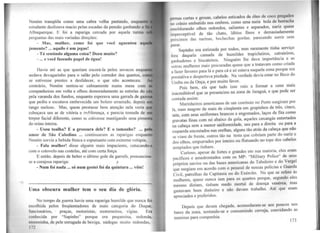 Neném tranqüila como uma cabra velha pastando, enquanto
estudante deslizava macio pelas escadas da pensão ganhando 11 ,
Albuquerque. E foi a rapariga cercada por aquela turmu
perguntas das mais variadas direções:
- Mas, mulher. como foi que você aguentou
jumento? ... aquilo é um jegue!
- Tá sentindo alguma coisa? Doeu muito?
- ... e você fazendo papel de égua!
Havia até as que queriam escorá-la pelos sovacos ei,:iquan
andava devagarinho para o salão pelo corredor dos quartos, co
se estivesse prestes a desfalecer, o que não aconteceu. A
contrário, Neném sentou-se calmamente numa mesa com ..
companheiras em volta e olhou demoradamente as estrelas do cóll
pela varanda dos fundos, enquanto esperava uma garrafa de gazosa
que pediu e escutava embevecida um bolero arrastado, depois um
tango meloso. Mas, quem prestasse bem atenção nela veria que
esboçava um ar de vitória e incl!ferença, e parecia tomada de um
torpor facial diferente, como se estivesse mastigando uma pimenta
do reino inteira.
- Usou toalha? E a grossura dele? E o tamanho? ... pelo
amor de São Culodino ... continuaram as raparigas enquanto
Neném sorvia a bebida fresca e espumante com extrema volúpia.
- Fala mulher! disse alguém mais impaciente, cutucando-a
com o cotovelo nas costelas, até com certa força.
E então, depois de beber o último gole da garrafa, pronunciou-
se a corajosa rapariga: J
- Num foi nada ... só num gostei foi da quintura ... vôte!
Uma obscura mulher tem o seu dia de glória.
No tempo da guerra havia uma rapariga humilde que nunca foi
escolhida pelos freqüentadores de mais categoria do Duque,
funcionários, · praças, motoristas, motomeiros, vigias. Era
conhecida por "Sapinho" porque era pequenina, redonda,
morcninha, de pele enrugada de bexiga, nádegas muito redondas,
112
pornas curtas o grosas, cabelos esticados de óleo de coco prc1-tmlos
110 crânio embutido nos ombros, como uma meia bola de ~orrnchn
!moldurando olhos redondos, salientes e separados, n~1z quase
imperceptível de tão chato, lábios finos e demas1ad~ente
próximos das narinas, bochechas gordas. parecendo sornr sem
parar. . .
Sapinho era estimada por todos, mas raram~nte tmha s~r:1ço
fora daquela camada de humildes trapiche~ros, ~atr_aieJTos,
ganhadores e biscateiros. Ninguém lhe dava 1mportancia ~ as
outras mulheres mais procuradas quase que a tratavam como cnada
a fazer favores para lá e para cá e só estava naquela zona porque era
prestativa e despertava piedade. Na verdade devia estar no Beco do
Urubu ou da Onça, e por muito favor. .
Pois bem, eis que tudo isso veio a formar a cena mais
inacreditável que se presenciou na zona de Jaraguá, e que pode ser
contada assim: .
Marinheiros americanos de um comboio no Porto surguam por
lá, num magote de mais de cinqüenta em grupinhos de três, cinco,
sete com seus uniformes brancos e engomados, laços de fita como
gra~atas finas com nó abaixo da gola, aqueles caxa?g~s entortados
na cabeça sem a menor uniformidade, uns para a direita ou para_a
esquerda encostados nas orelhas, alguns tão atr~s da cabeça que ~ao
se viam de frente, outros tão na testa que cobriam parte do nariz e
dos olhos, empurrados por inteiro ou flutuando no tope dos cabelos
arrepiados que tinham. . .
Curioso apesar de fortes e grandes em sua ma1ona, eles eram
pacíficos e ~medrontados com os MP- ''Military ~olice" de seus
próprios navios ou das bases americanas do Tabuleiro e do Vergel
que surgiam em acordo com o pessoal de nossas polícias e Guar~a
Civil, patrulhas da Capitania ou do Exército. No que se refere as
mulheres, quase nunca iam para os quartos porque, se~do eles
mesmo diziam. tinham medo mortal de doença venerea, mas
gastavam bom dinheiro ,e não davam trabalho. Até que eram
apreciados e preferidos.
Depois que deram chegada, acomodaram-s~ aos p~ucos nos
bares da zona, sentando-se e consumindo cerveja, convidando as
meninas para companhia.
173
 