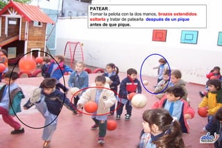 PATEAR  . Tomar la pelota con la dos manos,   brazos extendidos ,   soltarla   y tratar de patearla ,  después de un pique , o  antes de que pique. 