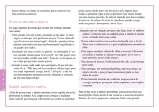 pouco abaixo da altura de seu peito, para o pessoal das
três primeiras carteiras.
Erros a seremevitados
Eis aqui algumas posturas que devem ser evitadas durante
suas aulas:
. Ficar parado em um ponto, apoiando-se de lado. A men-
sagem oculta que esse professor passa é “estou chateado
e preferia estar em outro lugar”. Solução: quando estiver
parado, mantenha seu peso uniformemente equilibrado e
os quadris nivelados.
. Encostado em uma estante ou parede. A mensagem é “es-
tou cansado demais para ficar em pé” ou “não quero nem
me incomodar em dar essa aula”. Solução: evite apoiar-se
ou o faça por períodos muito curtos.
. Sentado à mesa onde estão suas anotações. O que tal edu-
cador diz é: “Não preciso fazer nenhum esforço aqui, pois
sou mais importante do que vocês.” Solução: a não ser
em determinados momentos (como chamada e correção
de provas), fique em pé.
Saúde também conta
Além da postura que o ajuda a ensinar, existe aquela que evita
problemas no futuro. Seu corpo pode começar a reclamar
mais cedo do que imagina. Má-postura ao sentar ou caminhar
pode causar desde dores até invalidez após alguns anos.
Então, a primeira regra é não se permitir ficar muito tempo
em uma mesma posição. Se estiver mais de uma hora sentado,
levante-se. Se estiver há mais de uma hora parado, em pé,
ande um pouco. Acompanhe outras dicas.
Para evitar esses e demais problemas que podem afetar seu
desempenho, fique atento à sua postura e a seus movimentos
diários. Às vezes, pequenas correções fazem uma grande
.Quando estiver sentado, procure não ficar com os ombros
caídos. O encosto reto da cadeira ajuda a manter a coluna
ereta, evitando dores nas costas.
. Nunca suba escadas com a coluna inclinada para a frente.
Suba com a coluna ereta e o pé completamente apoiado no
chão.
. Para erguer qualquer objeto do chão, o correto é flexionar
os joelhos e manter a coluna ereta (o peso deve ficar o
mais próximo possível do tronco).
. Não durma de bruços. Prefira dormir de lado ou de barriga
para cima.
. Não carregue, em nenhuma hipótese, peso na cabeça. O
ideal é dividir o peso proporcionalmente para os dois
lados do corpo.
. Preste bastante atenção às condições do piso antes de
carregar qualquer peso para evitar tropeções, escorregões
e torções.
42
6
PequenoManualdoProfessor
 