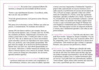 Eterno aprendiz. De acordo com o jornalista Gilberto Di-
menstein, a situação nas universidades do Brasil assusta.
“Somos o que repetidamente fazemos. A excelência, então,
não é um ato, mas um hábito.”
“Você não gerencia pessoas, você gerencia coisas. Pessoas,
você lidera.”
Não pense em revolucionar o ensino. Melhore suas aulas aos
poucos, e constantemente. Os resultados são melhores.
Apenas 28% dos futuros médicos, por exemplo, lêem um
livro não-escolar durante o ano; o restante, nem isso. Só 40%
dos estudantes de Direito, Administração e Economia con-
sultam o jornal todos os dias. A média para todos os cursos
é de 23%. Não é de se admirar que os cursos universitários
sejam criticados e percam sua importância em vários setores.
Para você, professor, esta é uma grande oportunidade. Não
pare nunca de estudar, de se desenvolver profissionalmente.
Quanto mais você fizer isso, mais abrirá oportunidades em
sua carreira. Além disso, a melhor maneira de estimular seus
alunos a fazerem alguma coisa é através do exemplo. Mostre
a eles o prazer de estudar por conta própria. Ser um eterno
aprendiz também significa:
Dedicar-se a aprender novas tecnologias. Cada vez mais
o professor estará mais em contato com computadores, vi-
deoconferência, celulares, entre outras novidades. Aprender
a mexer com essas maquininhas é fundamental. Segundo o
grupo Catho, especializado em recursos humanos (www.
catho.com.br), os profissionais de sucesso devem dedicar de
10% a 25% do seu tempo a aprender a lidar com a Infor-
mática & Companhia S.A. Porém, existe algo igualmente
importante: aprender a trabalhar com o futuro. Os brasilei-
ros, em particular, não são acostumados a planejar, a pensar
no futuro. Onde você pretende estar daqui a alguns meses
ou anos e o que é necessário para chegar lá? Planejar isso
com freqüência é fundamental para o desenvolvimento da
carreira. Não basta apenas investir em máquinas modernas
e velozes, mas é fundamental aprender a usar todas as suas
potencialidades.
Compartilhar conhecimento. Você não está, não deve e não
pode ficar sozinho. Agregue-se, busque companhia, viva em
grupo. Conte o que sabe, ouça o que as pessoas sabem. Divi-
da, compartilhe, some. É a única maneira de se desenvolver
corretamente. Todo mundo tem algo a ensinar e a aprender.
Portanto, saia e procure seus professores e alunos.
Informação de campo. Mesmo que a direção não tenha
este costume, faça enquetes rápidas sobre seu desempenho
em sala de aula entre seus alunos (para facilitar, diga que
eles podem responder anonimamente e saia da sala enquan-
to preenchem a cédula). Esse é o melhor termômetro para 49
seu serviço. Você pode fazer isso informalmente, também,
“entrevistando” alguns alunos sobre assuntos não relaciona-
dos à aula, e permitindo que eles o entrevistem.
PequenoManualdoProfessor
 