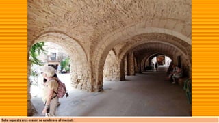 Sota aquests arcs era on se celebrava el mercat.
 