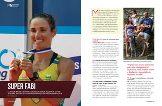 Super Fabi 
O maior nome do remo da atualidade se divide entre 
ser mãe, esposa e a maior esperança de medalha em 2016 
Por Amanda Kasecker 
Mãe, atleta, esposa e uma das esperanças 
de medalha nas Olimpíadas de 2016. 
Essa é Fabiana Beltrame, o maior nome 
do remo da atualidade no país. Essa 
supermulher, que desde os 15 anos se encantou 
com o remo, passa por um momento crucial na 
carreira: a escolha de sua dupla para 2016 para 
não deixar escapar o pódio que não veio em 
2012. Entre um treino, uma ida à escola da filha 
e um momento de descanso, a atleta conversou 
com a Perfil Náutico e contou um pouco de sua 
preparação, seus anseios e ainda dos momentos 
marcantes dessa história vitoriosa. Confira! 
Perfil Náutico: Como se interessou pelo 
esporte? 
Fabiana Beltrame: Comecei a remar aos 
15 anos no Clube Náutico Francisco Martinelli, 
em Florianópolis, minha cidade natal. Em 
1997, eu e uma amiga costumávamos passear 
pela beira-mar norte, onde o pessoal rema, e 
ficamos curiosas pra conhecer aquele esporte 
tão diferente. E, desde a primeira remada, me 
apaixonei. Comecei só por diversão, mas logo 
já estava competindo e nunca mais parei. 
PN: Quando o remo virou profissão? 
FB: O remo virou minha profissão quando 
me mudei para o Rio de Janeiro, em 2005. 
Depois que terminei minha faculdade, tinha 
que decidir que rumo tomar, ficar em Floripa 
e dividir os treinos com o trabalho, ou me 
mudar para um clube maior e tentar viver 
do esporte, porque na minha cidade ia ser 
impossível. Decidi me mudar e fui remar pelo 
Vasco, onde fiquei até 2009, e depois fui para 
o Flamengo, onde estou até hoje. 
PN: Hoje você é considerada a maior 
atleta de remo do país. Alguma vez 
pensou em desistir? 
FB: Isso já passou pela minha cabeça algumas 
vezes, especialmente quando remava em 
Florianópolis e não sabia se iria conseguir me 
manter treinando com a falta de apoio. Depois 
que me mudei para o Rio, já não pensava mais 
nisso, apesar de a falta de apoio e organização 
ainda serem constantes na minha carreira. 
Fabiana divide com o marido Gibran Cunha as tarefas com Alice. 
“O país tem muito potencial 
para ser uma potência 
esportiva, mas muitas vezes 
o dinheiro é investido de 
maneira errada”. 
PN: O esporte ainda é pouco valorizado 
no Brasil? 
FB: Já melhorou bastante, mas ainda está 
longe do ideal. Acredito que o país tem muito 
potencial para ser uma potência esportiva, mas 
muitas vezes o dinheiro é investido de maneira 
errada. Nós precisamos de organização e 
planejamento para ter um crescimento a 
longo prazo. Com a realização dos Jogos aqui 
no Brasil, isso deveria melhorar, mas como 
os olhos estão todos voltados pra Copa, 
acabamos perdendo bastante visibilidade. 
108 108perFilnáutiCo 
PERFILNÁUTICO PERFILNÁUTICO 109 
 