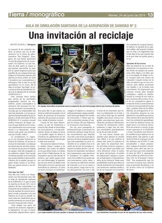 Tierra / monográfico 13Martes, 24 de junio de 2014
Una invitación al reciclaje
La mayoría de las unidades rea-
lizan, al menos una vez al año,
ejercicios en el centro de adies-
tramiento “San Gregorio” (Zara-
goza); de esta forma mantienen
el nivel de preparación de su per-
sonal o lo mejoran. Lo que mu-
chas de ellas quizá no sepan es
que pueden aprovechar su paso
por la capital aragonesa para que
aquellos de sus componentes que
tengan la Formación Sanitaria del
Ejército de Tierra (FSET) de nivel
3 actualicen sus conocimientos y
refresquen todo lo que en su día
aprendieron en el curso; allí al
lado, en la base “San Jorge”, se en-
cuentra el Aula de Simulación Clí-
nica de la Agrupación de Sanidad
(AGRUSAN) nº 3.
Esta cercanía física facilita
que, dentro de las actividades
programadas durante las ma-
niobras, pueda contemplarse la
asistencia del personal con for-
mación sanitaria a las jornadas de
reciclaje que los responsables del
Aula han diseñado, y en las que se
apuesta fundamentalmente por la
práctica. El jefe del Grupo III de la
AGRUSAN nº 3, teniente coronel
médico Francisco de Diego, ani-
ma a los que todavía no les conoz-
can a aprovechar este recurso que
tienen a su disposición. «Ahora
mismo suele pasar una unidad al
mes por el aula», indica.
La actualización se organi-
za en tres jornadas intensivas en
horario de mañana, en las que se
revisan los materiales y se repasan
los protocolos de atención sanita-
ria, además de practicar el trabajo
en equipo, todo ello integrado en
un ambiente militar. Para sacarle
el máximo partido, se recomienda
que acuda también el personal fa-
cultativo de la unidad, porque es
quien mejor conoce a sus hom-
bres, sus puntos fuertes y sus de-
bilidades.
Tres años “de vida”
Para ello van a tener a su dispo-
sición una herramienta muy útil:
el Aula de Simulación Sanitaria
de la AGRUSAN nº 3, que se puso
en marcha en el año 2011 con el
objetivo de dar continuidad a la
formación de los militares en ma-
teria de sanidad. Se trata de un es-
pacio creado a propósito con este
objetivo en el que es posible re-
crear todas las condiciones que se
pueden presentar en zona de ope-
raciones, hasta las más críticas.
«Está dotada con parte del
material de dotación asignado a
la Agrupación, sin que se hayan
necesitado adquisiciones especí-
ficas para ella, lo que supone un
esfuerzo adicional asumido con el
ánimo de potenciar la formación
sanitaria del personal no faculta-
tivo», añade el teniente coronel.
Consta de dos áreas diferen-
ciadas: la sala de simulación o
estación fija, donde se desarrollan
los casos prácticos, y el aula poli-
valente, donde se repasa la teoría
y se pueden seguir en directo o
visualizar las grabaciones de las
intervenciones que se han llevado
a cabo en la estación.
Tal como les explica el tenien-
te médico Osmar Cordero a los
asistentes, son cuatro los pilares
en los que deben basar su trabajo
para evitar el fallecimiento de un
compañero que ha sido herido: el
primero, que nadie puede morir
por una hemorragia; el segundo,
que las vías aéreas no deben estar
obstruidas; el tercero, que hay que
inmovilizar la columna y la zona
cervical; y el cuarto, el control psi-
cológico. El objetivo es atender al
politraumatizado y lograr estabili-
zarle hasta que lleguen los medios
de evacuación. Y tienen que ha-
cerlo contrarreloj, porque el mar-
gen de tiempo del que disponen
es 10 minutos como máximo.
Por eso, para conseguirlo, es
fundamental que el personal con
formación sanitaria tenga frescos
los conocimientos que adquirió
en su día, y que tal vez no ponga en
práctica de forma habitual puesto
que esté empeñado en otros co-
metidos en su unidad. Esta es la
razón por la que las jornadas in-
cluyen un repaso teórico y de uti-
lización de materiales, tan básicos
pero importantes como pueda ser
el torniquete. La capitán enfer-
mera Eva Cedillo les recuerda que
este instrumento «salva vidas» y
les muestra las diferentes formas
de colocarlo si es en un brazo o
en una pierna. Luego será su tur-
no para practicar con este y con
el resto de los materiales que tie-
nen a su disposición en el aula, y
que incluye todo tipo de material
fungible, para hacer suturas, eco-
grafías, auscultaciones, para este-
rilización, pruebas de laboratorio,
técnicas de reanimación cardio-
pulmonar o coger una vía, aun-
que centrándose principalmente
en las de uso más común.
De esta forma estarán pre-
parados para afrontar la prueba
más difícil, a la que dedican el
último día: poner en práctica lo
que saben en situaciones don-
de interviene el factor sorpresa y
en las que tienen que lidiar con
otros elementos como el estrés,
los gritos del paciente, el sonido
de explosiones y disparos, el paso
de un helicóptero o intermitentes
fallos de luz eléctrica. Todas estas
posibilidades son las que ofrece la
sala de simulación, que reproduce
una formación sanitaria similar a
las de las misiones en el exterior.
Un resultado de conjunto bastan-
te realista, en opinión de la capi-
tán Cedillo y del teniente Cordero,
que en Iraq y en Afganistán han
vivido días en los que pueden dar
fe de que todo eso puede pasar a
la vez.
Aprender de los errores
Para las prácticas en el aula de
simulación, los asistentes se sue-
len dividir en equipos de cuatro;
entre ellos eligen a un líder, que
es el encargado de dirigir al res-
to, aunque cada uno asume un
cometido. Cuando entran en la
sala, no saben lo que se van a en-
contrar, pero deben reaccionar
con rapidez y de la forma más
conveniente. «Es importante que
cometan errores para después
corregirlos», explica la capitán.
Porque la ventaja de este aula es
que, mientras ellos actúan, el res-
to de sus compañeros siguen la
evolución de los acontecimientos
en directo en la pantalla de la otra
sala, y pueden detectar los fallos.
Además, los protagonistas se ve-
rán momentos después en una
grabación y así podrán percatarse
ellos mismos de lo que han hecho
mal. Este método de aprendizaje,
en el que los alumnos toman un
papel activo a la hora de identi-
ficar sus aciertos y errores, es por
el que apuestan en la AGRUSAN
y el que consideran más efectivo.
Es también el que aplican con su
propia gente, que gracias a que
tienen el Aula a su alcance son de
los militares con la FSET 3 «más
actualizados y mejor prepara-
dos», asegura el teniente coronel.
Además, entre ellos hay tres ca-
bos que hace poco han realizado
el curso de FSET 6, equivalente
al de auxiliar de clínica en el ám-
bito civil, en el hospital “Gómez
Ulla”. Una preparación que les
convierte en piezas muy valiosas
para el personal facultativo y en
un recurso crítico en el Ejército
de Tierra.
BEATRIZ GONZALO / Zaragoza
Fotos:LuisRico/DECET
AULA DE SIMULACIÓN SANITARIA DE LA AGRUPACIÓN DE SANIDAD Nº 3
Un equipo inmoviliza al paciente ante la sospecha de una hemorragia interna por fractura de pelvis
Los responsables del aula ayudan a repasar las técnicas básicas Los asistentes recuerdan el uso de los aparatos de uso más común
 