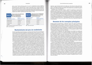 Durante las fases de entrenamiento, el deportista alcanza altos niveles de desarrollo de
sus habilidades biomotoras y destrezas tecnicas y tacticas, las cuales forman un estado
denominado grado de entrenamiento o preparaci6n. Este estado de entrenamiento es un
componente estable de la forma deportiva, la cual seve afectada tambien por la exposici6n
al entrenamiento especffico de alta intensidad y a competiciones, asf como por la presen-
cia de fatiga residual. Esta influye ampliamente en la puesta en forma del deportista para
rendir, o su capacidad de manifestar su preparaci6n con una prestacion elevada y, al final,
su habilidad para alcanzar un pico de rendimiento.
Es esencial que el deportista utilice apropiadamente las estrategias de tapering para
conseguir el pico de rendimiento. No podra conseguir uno real para cada competici6n
en la que participa. Por tanto, el entrenador debe establecer cuidadosamente el programa
de competici6n, incluyendo dos o tres eventos principales por fase competitiva. Las de-
mas competiciones deben considerarse preparatorias, en las que el deportista utiliza el
entorno competitivo como herramienta de entrenamiento para alcanzar su mejor forma
ffsica.Sin embargo, cuando un deportista de disciplinas de equipo participa en competicio-
nes que se celebran de forma dclica, el tecnico debe considerar estrategias de entrenamiento
que permitan al deportista recuperarse, entrenar y eliminar la fatiga antes de cada evento.
Como en los deportes individuales, la culminaci6n del calendario competitivo en los deportes
de equipo debe ser la competici6n principal, como los campeonatos nacionales o regionales,
en la que el deportista alcanza un pico de rendimiento y fisiol6gico.
La meta de la estrategia del tapering es reducir la fatiga inducida por el entrenamiento y
aumentar la puesta en forma. Cuando se aplica apropiadamente, puede mejorar el rendi-
miento en aproximadamente un 3 %, lo cual puede ser una gran diferencia en el resultado
competitivo. Para implementar el tapering, el entrenador debe disminuir la carga de entre-
namiento de forma exponencial y, en la mayor parte de los casos, tarnbien el volumen de
entrenamiento en alrededor del 60 %. Sin embargo, si la cargade entrenamiento pre­tapering
es muy elevada, puede estar justificada una mayor reducci6n del volumen de entrenamiento
(60 al 90 %) . Cuando este se reduce, la frecuencia de entrenamiento debe mantenerse en un
80 % o mas de los valores pre­tapering. La disminuci6n progresiva de las cargas debe durar,
aproximadamente, entre 8 y 14 dias. Si la carga de trabajo pre­tapering es excesiva, puede
estar justificado un tapering mas largo; sin embargo, otra estrategia es utilizar un tapering
exponencial rapido, que implica mayor disminuci6n del volumen. Durante el tapering, la
intensidad del entrenamiento debe mantenerse, o incrementarse ligeramente, para permitir
que el deportista mantenga las adaptaciones fisiol6gicas conseguidas durante el entrena-
miento pre­tapering .
Resumen de los conceptos principales
deportista, como la duraci6n del tipo de trabajo que realiza durante la fase preparatoria,
tienen una influencia sustancial en el mantenimiento de su pico de rendimiento. Cuanto
mayor y mas s6lida sea la fase preparatoria, mas probable sera que pueda prolongar su
forma fisica y el pico de rendimiento.
Asumiendo que el entrenador conduce y organiza un programa de entrenamiento
adecuado, la duraci6n de la zona 1 puede ser entre 1 y 2 meses. Durante este tiempo, el
deportista puede conseguir dos o tres picos de rendimiento que sean elevados, e incluso de
record. Losinvestigadores sugieren que la duraci6n del pico de rendimiento puede superar
los 7 a 10 dias, ya que las celulas nerviosas pueden mantenersu capacidad funcional optima
durante este perfodo (52b ). Como se estableci6 previamente, es altamente deseable que,
tras cada pico de rendimiento para una competici6n de alto nivel, se mantenga una fase
corta de regeneraci6n seguida por el entrenamiento. Probablemente, en caso de no hacerlo,
se reducira la duraci6n de la zona 1. Esta aproximaci6n sirve como recordatorio de que
es necesario alternar el estres con la regeneraci6n, interacci6n de importancia drastica en
el entrenamiento.
245
Picode rendimiento para la competici6n
El tiempo requerido para alcanzarla zona 1 esun factor importante del pico de rendimiento.
Aunque pudiera diferir segun la habilidad de cada deportista, el tiempo medio que un depor-
tista necesita para elevar su capacidad a un nivel precompetitivo de aptitud de zo1:a 1, ~s de
entre 4 y 6 microciclos. Durante los primeros tres microciclos, puede que no aprecie mejoras
espectaculares, ya que trabajar duro exigeincrementar la intensidad, la cual le provocara un
nivel elevado de fatigaque limitara el logro de buenos rendimientos. Sin embargo, tras uno o
dos microciclos,y una vez que se ha adaptado a la cargade trabajo y disminuye ligeramente el
estresdel entrenamiento permitiendo que seproduzca la supercompensaci6n, es factible que
detecte sus mayores rendimientos. Aunque la duraci6n de estas fases transitorias, desde los
rendimientos mas bajos hasta la zona 1, varfa segtin muchos factores, tambien seve afectada
por la especificidad de cada deporte y el tipo de entrenamiento adoptado por el entrenador.
Laduraci6n del pico de rendimiento, asi como tarnbien de la zona l, puede verse afectado
por un mimero de salidas, o competiciones, que el deportista experimenta. Cuanto ~as larga
sea la fasede competiciones semanales, menor sera la probabilidad de pueda repenr buenos
resultados. Muchas competiciones no conducen necesariamente a rendimientos buenos ni
progresivamente mejores. A menudo, el efecto es el contrario, y los resultados dism~~uyen
hacia el final de la fase competitiva, que es cuando estan programadas las competiciones
de los campeonatos. Muchas veces, la fase critica comienza despues del octavo mi~r~ciclo
con competiciones. Esto no significa necesariamente que se comprometa el rendu~ue~t?
hacia el final de la fase competitiva. Al contrario, la atenci6n del entrenador debena diri-
girse a la necesidad de mejorar la altemancia de ejercicios estresantes con actividad~~ de
regeneraci6n. Ademas, el tecnico debe estar atento a los metodos y modos de seleccion y
planificaci6n de las competiciones durante las fasesprecompetitiva y competitiva. Esto debe
ser especialmente cierto para algunos entrenadores universitarios, en especia~de d~portes
de equipo. en los que los programas competitivos se cargan con muchos partidos, mcluso
durante la fase preparatoria. Tanto el programa de entrenamiento individual que sigue cada
Mantenimiento del pico de rendimiento
••
*Segun la clasificaci6n de Matveyev, Kalinin y Ozolin (32c),
MMP = mejor marca personal.
MMP = mejor marca personal.
>10.30
4(>5%)
2 (1-2 %)
3 (2-3 %)
4(>3 %)
10.00-10.10
10.11-10.20
10.21-10.30
1 (hasta 2 %)
2 (2-3,5 %)
3 (3,5-5 %)
1(hasta 1 %)
2:10:00-2: 12:36
2: 12:37-2:14:33
2:14:34-2:16:30
>2:16:30
Maratoniano
MMP 2:10:00 (h/mln/s)
Velocista de 100 m
MMP 10:00 (s)
Zona de
pico de rendimiento
Zona de
pico de rendimiento
Zonas de pico de rendimiento
adaptadaspara un velocista
de nivel internacional
TABLA9.8
Zonas de picode rendimiento
para un maratoniano ,
de nivel lnternacionalv
bajos, o zona 3, fueron inferiores, entre el 3,5 y el 5 %. Y, finalmente, la zona 4. englob~ a
los registrados como malos resultados, los que fueron inferiores al 5 % del ~eJor d_el ~no
previo. Los autores concluyeron que, cuando un deportista puede conseguir rendimien-
tos dentro del 2 % (zona 1) o mejores, es que posee una forma fisica elevada, cerca de su
pico de rendimiento. A partir de ahf, los deportistas pueden mejorar facilmente ~u pico del
rendimiento y conseguir rendimientos excepcionales.Por supuesto, estos porcentajes pueden
adaptarse para reflejar el significado del evento (tabla 9.7 y 9.8).
Periodizaci6n
TABLA9.7
244
 