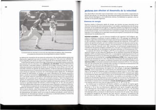 Sistemas de energia
Esprintar implica la liberaci6n rapida de energfa, que permite una gran velocidad en los
ciclosde los puentes de union intramusculares, y una rapida y repetida producci6n de fuerza
muscular. En las condiciones del esprint, el organismo satisface las exigencias de energia de
los mtisculos mediante ( 1) la modificaci6n de la actividad enzimatica de lasvias especificas
productoras de energfa, (2) el incremento de la cantidad de energia almacenada dentro del
rmisculo y (3) el aumento de la capacidad muscular para superar la acumulaci6n de la fatiga
inducida por los metabolitos (91).
Actividadenzlrnatlca, Los tres sistemas energeticos del organismo (del fosfageno, glu-
colftico y oxidativo) contribuyen al aporte energetico (67). Sin embargo, los sistemas del
fosfageno y glucolitico predominan en la mayor parte de las actividades del esprint. El grado
en que contribuye el sistema energetico oxidativo depende de la duraci6n, el recorrido y el
mimero de esprints realizados, asf como tambien de los intervalos de descanso entre las repe-
ticiones. Por ejemplo, si el esprint eslargo (~ 30 s de duraci6n ), y se repite muchas vecescon
intervalos cortos de descanso entre cada repetici6n, se incrementara progresivamente la
contribuci6n del sistema energetico oxidativo (67). Por tanto, las adaptaciones enzimaticas
seran muy especificas de las actividades de velocidad realizadas en el entrenamiento (91).
La respuesta de] sistema del fosfageno (ATP-PC)en los episodios de entrenamiento del
esprint se traduce en una reducci6n significativa de los dep6sitos musculares de adenosin
trifosfato (ATP) y de fosfocreatina (PCr) (45). La velocidad de metabolizaci6n de la PCr es
significativamente mayor en los velocistas mas rapidos (45), lo cual puede ser consecuencia
del incremento de la actividad de la creatina­fosfocinasa(CPK) como respuesta al entre-
namiento develocidad (78, 83, 102).Para afrontar el incremento de la demanda de ATP du-
rante el entrenamiento de] esprint, se estimula el aumento de la actividad enzimatica de Ia
miodnasa(MK),lacual puedeaumentarlavelocidadde resintesis deATP (25, 93). Seha des-
crito que este incremento de la actividad MKse produce en respuesta al entrenamiento del
esprint, tanto de corta como de larga duraci6n (25, 83).
Tambien, varias enzimas claveasociadas con el sistema glucolitico se afectan por las dife-
rentes formas del entrenamiento del esprint (91). Por ejemplo, la gluc6geno fosforilasa
(PHOS), enzima responsable de la estimulaci6n del desdoblamiento del gluc6geno mus-
cular, se incrementa en respuesta tanto a episodios de esprint cortos (< 10 s) como largos
(>10 s) (25, 51, 66, 83, 91). La actividad de la fosfofructocinasa (PFK-1)(enzima que regula
la velocidad del sistema glucolitico) parece que se incrementa en las actividades de esprint
de corta duraci6n, de larga o de su combinaci6n. Los cambios en la actividad en la PFK-1
pueden ser de particular importancia, ya que la rapidez de su acci6n se ha relacionado con
el rendimiento en los ejercicios de aha intensidad, como el esprint (101). Finalmente, se ha
demostrado el aumento de la actividad de la lactato­deshidrogenasa(LDH) en respuesta
a los esprints tanto de corta como de larga duraci6n (19, 47, 66, 79, 90, 91).
Se considera que la contribuci6n del sistema oxidativo a un episodio de esprint agudo
de 10 s, es minima (IV 13 %) (11). Sin embargo, durante los multiples esprints de larga
duraci6n (~ 30 s), hay una disminuci6n significativa del aporte energetico glucolitico
y una disminuci6n concomitante en la producci6n maxima de potencia y de velocidad
(10). Es posible que esto se deba al aumento de la concentraci6n de H+, que ralentiza la
velocidad glucolitica y promueve la disminuci6n de producci6n de lactato. Para afrontar
las exigencias energeticas del rmisculo que hace ejercicio, aumenta la contribuci6n del
metabolismo oxidativo (8, 10, 97). Sin embargo, dicha contribuci6n del metabolismo
Para desarrollar la velocidad, tanto el entrenador como el deportista deben comprender los
factores que afectan a la capacidad del deportista para generar movimientos muy rapidos.
Varios factores fisiol6gicos, y de rendimiento afectan a la habilidad de esprintar, como se
describe en los parrafos siguientes.
Factores que afectan al desarrollo de la velocidad
, I
i
329
Entrenamientode la velocidady la agilidad
Las diferencias cinematicas de sus tramos de aceleraci6n y de velocidad maxima apoyan esta
observaci6n, sugiriendo que tanto la mecanica de carrera (78, 110) como las cualidades de
fuerza especifica (69) tienen un papel en el desarrollo de la velocidad maxima de carrera.
La fasefinal del esprint en linea rectaexigeal deportista una velocidad maxima mantenida,
denominada entre los velocistas coma resistenda a la velocidad.Aunque el deportista se
este moviendo a velocidad maxima, el desarrollo de la fatiga comienza a afectar a su capa-
cidad para mantener la producci6n de fuerza, su mecanica de carrera eficaz y, por tanto, su
velocidad. Durante un episodio de esprint maximo, la falta de intervalos de descanso sufi-
cientes puede provocar el vaciamiento de fosfocreatina y la acumulaci6n de acido lactico. el
cual se forma en respuesta al aumento de la velocidad glucolitica rapida (91). Al disminuir
los niveles de fosfocreatina, se produce una mayor dependencia del sistema anaer6bico
lactico: cuando se incrementa el acido Iactico, hay una acumulaci6n de iones de hidr6geno
(H+), que puede reducir la capacidad del deportista para ejercer fuerza (99) y provocarle el
deterioro de la mecanica de la carrera y de la eficiencia mecanica. Tanto los programas de
esprint con repeticiones cortas e intervalos incompletos de descanso, como los programas
de esprint con repeticiones largas e intervalos completos de descanso, parecen efectivospara
mejorar la capacidad tampon del musculo y reducir la fatiga (25, 27, 91). Por otra parte, la
velocidad maxima debe entrenarse con repeticiones cortase intervalos completos de descanso.
Lavelocidad esla expresi6n de una seriede destrezas y habilidades que permiten una gran
rapidez de movimiento. Aunque, con frecuencia, se sugiere que las destrezas y las habilida-
des no tienen relaci6n, estan Intimamente relacionadas y, por tanto, pueden desarrollarse
con practicas de entrenamiento especifico (91, 92). La aplicaci6n de metodos apropiados
de entrenamiento del esprint, junta con un plan de trabajo periodizado, puede mejorar el
rendimiento de velocidad (por ejemplo, la aceleraci6n, la velocidad maxima y mantenerla)
y, por tanto, mejorar el rendimiento competitivo.
El entrenamiento de velocidad no es tan solo para deportistas de atletismo: debe incorporarse
a los planes de entrenamiento de los deportistas de cualquier disciplina.
Periodizaci6n
328
 