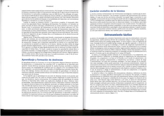 La tactica y la estrategia son conceptos importantes tanto para los entrenadores como para
los deportistas. Ambos terminos derivan del vocabulario military tienen origen griego. La
palabra tdctica deriva de la palabra griega taktica, la cual se refiere a c6mo se organizan las
cosas. Estrategia deriva de la palabra griega strategos, que significa «general»o «el arte de lo
general». En teorfa de la guerra, la estrategia y la tactica de categorizan separadamente ya
que ambos terminos tienen dimensiones unicas. Cuando las examinamos en el contexto
militar, la estrategiasecentra en espacios amplios, largos perfodos y grandes movimientos de
fuerzas, mientras que la tactica se refiere a espacios, tiempo y fuerza mas pequefios. Cuando
se examinan desde una perspectiva [erarquica, la estrategia precede ala planificaci6n de la
guerra y a la tactica que se esta utilizando en el campo de batalla.
La tactica y la estrategia pueden utilizarse en el entrenamiento o la competici6n, con
oponentes directos o indirectos. La estrategia supone la organizaci6n del entrenamiento,
el partido o la competici6n, y se basa en la filosoffa o en el modo de aproximarse a un
problema (por ejemplo, entrenamiento o competici6n). Las tacticas, o planes de juego
o entrenamiento, son parte del entramado estrategico. Un buen ejemplo de la interrela-
ci6n entre estrategia y tactica puede apreciarse en los procesos entrenamiento, donde los
entrenadores de la fuerza y el acondicionamiento inducen respuestas fisiol6gicas utilizando
tacticas organizadas dentro de un sistema racional (30). Cuando se intenta comprender la
relaci6n entre estrategiay tactica, la aproximaci6n mas simple es considerar la primera como
el arte de proyectar y dirigir el entrenamiento y el plan de competici6n, y la segunda
como la organizaci6n de dichos planes.
La tactica se refiere a los objetivos del entrenamiento ofensivos y defensivos (es decir,
la puntuaci6n o un juego especffico) relacionados con el deporte. Por ejemplo, en fiitbol.
las destrezas que se consideran como parte del entrenamiento tactico incluyen los pases, el
ritmo de ataque, los bloqueos, la distribuci6n de los pases, los regates y la distancia de los
pases (22). Cada deporte exige ciertas destrezas y, por tanto, la tactica de entrenamiento
puede diferir para cada actividad deportiva. Las acciones tacticas forman parte del entra-
mado estrategico utilizado para entrenar al deportista y prepararle para la competici6n. La
base de cualquier plan tactico con exito, independientemente de la actividad deportiva de
que se trate, ha de tener un alto nivel de competencia tecnica. Por tanto, la tecnica es un
factor limitante de todas las maniobras tacticas, y la tactica esta en funci6n de la tecnica del
deportista. Las habilidades tecnicas se basan en las adaptaciones fisiol6gicas que se produ-
cen como respuesta al entrenamiento ffsico. Por ello, el trabajo ffsico es el fundamento del
entrenamiento tecnico y tactico (figura 3.1).
Entrenamiento tactico
La tecnica continua evolucionando con innovaciones tecnol6gicas y creativas que se intro-
ducen en el entomo deportivo. Con el tiempo, la practica del entrenamiento de la tecnica
cambia, y lo que una vez fue una tecnica avanzada, hoy puede llegar a convertirse en una
antigualla. Lainnovaci6n tecnica en el deporte puede venir de la imaginaci6n del entrenador
O de las investigaciones cientfficas sobre los aspectos mecanicos y fisiol6gicos del deporte.
Una tecnica nueva puede funcionar bien en situaciones ideales o en la practica, pero debe
trasladarse al terreno competitivo antes de aceptarse como modelo tecnico. No todas las tee-
nicas o ideas nuevas pasaran al terreno competitivo, ya que este esun entomo iinico debido
a sus altos nivelesde estresffsicoy psicol6gico y de su naturaleza aleatoria. Cuando los entre-
nadores y los deportistas intenten mejorar y perfeccionar una tecnica, deberan modelarla,
no solo para situaciones ideales, sino tambien para la competici6n.
caracter evolutivo de la tecnlca
71
Preparaclon para el entrenamiento
El aprendizaje tecnico es el proceso en el cual el deportista adquiere destrezas mecanicas,
las perfecciona y, a continuaci6n, las consolida (34). La capacidad de un deportista para
aprender nuevas destrezas mecanicas depende de muchos factores, incluidos su destreza
tecnica actual y la complejidad de la destreza que va a adquirir (33). Los atributos ffsicos
del competidor, o su nivel de desarrollo, afectaran a la habilidad para aprender nuevas des-
trezas. Sin embargo, muchos otros factores, como su estilo de aprendizaje o el metodo de
ensefianza utilizado, tambien pueden afectaren la facilidad con la que el deportista adquiere
una nueva serie de tecnicas.
Se ha sugerido que el aprendizaje de una serie de destrezas nuevas es un proceso que
consta de tres partes (34), las cuales no siempre pueden desglosarse en partes discretas ya
que, con frecuencia, estas se entremezclan. En la primera parte del aprendizaje de nuevas
destrezas, el deportista debe recibir una explicaci6n detallada de estas y observar c6mo
sedesarrollan. Trasla demostraci6n y explicaci6n inicial, el deportista comienza a desarrollar
los aspectos tecnicos basicos de las destrezas, poniendo un enfasis particular en las fases
mas cruciales del esquema motor (34). Durante la segunda parte del proceso, el deportista
comienza a perfeccionar las destrezas, proceso a largo plazo en el que se realizan muchas
repeticiones de los movimientos. En esta fase tecnica, se le corrigen continuamente los
errores y ha de esforzare en perfeccionar los esquemas motores y minimizar o eliminar
las deficiencias tecnicas (34). En la tercera parte del aprendizaje, el deportista comienza a
consolidar los esquemas motores con el fin de que la destreza se automatice y se realice de
forma natural; esto requiere una gran cantidad de practica repetitiva durante mucho tiempo.
Aprendizaje y formaclon de destrezas
equipo) tienen mayor potencial para variar la tecnica. Por ejemplo, Al Oerter tendfa durante
la rotaci6n a mantener el disco en una posici6n mas baja que lo que lo hacen la mayorfa de
los lanzadores, lo cual podrfa considerarse como un fallo tecnico. Sin embargo, sus esque-
mas tecnicos individuales le fueron altamente eficaces debido a su altamente desarrollada
fuerza del tren superior y la rapida velocidad de sus piemas (36). Este ejemplo demuestra
que la tecnica ha de establecerse basada en las habilidades del deportista, sus caracterfsticas
fisiol6gicas y mecanicas y su nivel de desarrollo.
Cuando se ensefia un elemento tecnico, o una tecnica completa, el entrenador debe
conocer las capacidades ffsicasy fisiol6gicas del deportista. Por ejemplo, si el lanzador no
posee una base de fuerza adecuada, probablemente no podra mantener su tronco vertical
durante todo el movimiento del lanzamiento por falta de la fuerza suficiente (25). Por
tanto, no debe permitfrsele trabajar la parte de rotaci6n del lanzamiento hasta que haya
incrementado su fuerza sustancialmente. Una base de desarrollo ffsico inadecuada limitara
la capacidad del deportista para aprender ciertos aspectos tecnicos del deporte. Este escena-
rio fuerza el argumento de que el trabajo ffsico es el fundamento de los demas factores del
entrenamiento (figura 3.1).
Algunas veces, el deportista puede verse forzado a interrumpir su programa de entrena-
miento (por ejemplo, por una enfermedad o accidente). Por lo general, esta interrupci6n
afectarasu capacidad ffsica,cuyo resultado serauna ligeraalteraci6n de su tecnica por perdida
de preparaci6n. Siempre que el deportista experimente un declive en su capacidad ffsica,
va a producirse en paralelo un deterioro en su tecnica, Ademas, los altos niveles de fatiga
pueden afectarla negativamente, o que el competidor pierda la habilidad de perfeccionarla.
Por lo general, un estado de fatiga significativamente alto se relaciona con bajos niveles de
capacidad de trabajo ffsico. Por tanto, cuando se recupera la capacidad de trabajo ffsico a
sus niveles normales, o la fatiga desaparece, el deportista sera capaz de recuperar su tecnica,
Debido a los efectos negativos de la fatiga sobre el desarrollo de la tecnica, algunos sugieren
que el trabajo tecnico debe hacerse antes que el acondicionamiento, y que el dfa de aeon-
dicionamiento fuerte debe preceder al de la tecnica.
Perlodizaclon
70
 