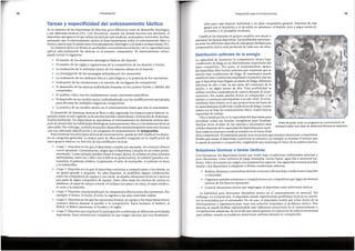 Soluciones tecnicas a tareas tactlcas
Con frecuencia, las deportistas tienen que rendir bajo condiciones ambientales adversas o
poco frecuentes, coma terrenos de juego humedos, viento fuerte, agua frfa o entornos rui-
dosos. Tales circunstancias exigen una preparaci6n especial. Las siguientes normas pueden
ayudar a las deportistas a adaptarse a dichas condiciones adversas.
• Realizar destrezas y maniobras tacticas correctas y eficaces bajo condiciones inusuales
o simuladas.
• Organizar partidos amistosos o competiciones con compafieros que sigan las mismas
tacticas de las futuros oponentes.
• Generar situaciones unicas que impongan al deportista crear soluciones tacticas,
La habilidad para demostrar disciplina tactica en el entrenamiento es esencial. Sin
embargo, en competici6n, el deportista puede experimentar problemas tacticos no previs-
tos ni simulados par el entrenador. En tal caso, el deportista tendra que echar mano de su
entrenamiento y experiencia para crear una soluci6n inmediata al problema tactico, Este
proceso se puede facilitar exponiendole ante diferentes situaciones en el entrenamiento y
competiciones amistosas, de tal modo que pueda generar un repertorio de soluciones tacticas
para utilizar cuando se producen situaciones adversas durante la competici6n.
Antes de poder crear un programa de entrenamiento es
necesariosaber que clase de destrezastactless se requieren.
Distribucion uniforme de la energia
73
Preparaclon para el entrenamiento
La capacidad de mantener la competencia tactica bajo
condiciones de fatiga es un determinante importante del
exito competitivo. Par tanto, el entrenamiento tactico
del deportista debe incluir sesiones que requieran que se
ejercite bajo condiciones de fatiga. El entrenador puede
establecer tales condiciones ampliando la practica una vez
que el deportista haya llegado al estado de fatiga, debiendo
informar de ello a este, ya sea antes del comienzo de la
sesi6n, o en algiin punto de ella. Otra posibilidad es
utilizar muchos compafieros de reserva durante el entre-
namiento, las cuales pueden forzar al competidor, o al
equipo. a continuar ejercitandose a un alto nivel. El entre-
namiento fisico basico es el que proporciona las bases de
la capacidad para rendir bajo condiciones de fatiga: cuanto
mayor sea su base de entrenamiento ffsico, mayor sera su
capacidad de trabajo.
Otra consideraci6n es la capacidad del deportista para
movilizar todas sus fuentes energeticas para finalizar.
Muchas veces, el exito en las carreras o encuentros muy
refiidos depende de la capacidad del deportista para movi-
lizar todas sus fuerzas y rendir al maxima en el tramo final
de la competici6n. El entrenador puede crear escenarios que simulen situaciones competitivas
finales que exijan al deportista maximizar su esfuerzo; un ejemplo es simular el tiempo que
le queda de partido o competici6n, exigiendole que mantenga el ritmo de su practica tactica.
tales para cada deporte individual y un plan competitivo general. Deportes de este
grupo son el heptatl6n y el decatl6n en atletismo, el biatl6n (tiro y esquf n6rdico ),
el triatl6n y el pentatl6n moderno.
Clasificar las deportes en grupos amplios nos ayuda a
examinar las tacticas deportivas. Las similitudes estructura-
les entre las diferentes deportes de cada grupo facilitan una
comprensi6n tactica mas profunda de cada uno de ellos.
En la mayorfa de las deportistas de elite hay poca diferencia entre su desarrollo fisiol6gico
y sus destrezas tecnicas (31). Con frecuencia, cuando las demas factores son similares, el
deportista que gana es el que utiliza las tacticas mas maduras, avanzadas y racionales. Incluso
pensando que el entrenamiento tactico se basa fuertemente sabre el entrenamiento fisico y
tecnico. parece que la union entre el entrenamiento fisiol6gico y el tactico es importante (31).
La maestrfa tactica se funda en profundos conocimientos te6ricos y en la capacidad para
aplicar adecuadamente las tacticas en el entorno competitivo. El entrenamiento tactico
puede incluir lo siguiente:
• El estudio de las elementos estrategicos basicos del deporte.
• El estudio de las reglas y regulaciones de la competici6n de un deporte o evento.
• La evaluaci6n de la actividad tactica de las mejores atletas en el deporte.
• La investigaci6n de las estrategias utilizadas par las oponentes.
• La evaluaci6n de las atributos fisicos y psicol6gicos y la potencia de las oponentes.
• Evaluaci6n de las instalaciones y el entorno de las lugares de competici6n.
• El desarrollo de las tacticas individuales basadas en las puntos fuertes y debiles del
competidor.
• El analisis crftico tras las rendimientos contra oponentes especfficos.
• El desarrollo de un modelo tactico individualizado con las modificaciones apropiadas
para afrontar las multiples exigencias competitivas.
• La practica de un modelo tactico en el entrenamiento hasta que este se automatiza.
El desarrollo de destrezas tacticas se lleva a cabo siguiendo las mismos pasos basicos, re-
sefiados antes en este capftulo en la secci6n titulada «Aprendizaje y formaci6n de destrezas».
Tradicionalmente, las deportistas se apro:ximan al entrenamiento de destrezas tacticas des-
pues de desarrollar las habilidades fisiol6gicas (entrenamiento ffsico) y las destrezas tecnicas
adecuadas. Sin embargo, tambien se pueden desarrollar simultaneamente estos tres factores
con una adecuada planificaci6n y un programa de entrenamiento de integracion.
Para examinar las principios tacticos de entrenamiento, puede ser iitil clasificar las depor-
tes en categorfas generales. La mayor parte de ellos pueden integrarse en la clasificaci6n de
cinco grupos basicos, en funci6n de sus similitudes tacticas:
• Grupo 1: Deportes en las que el deportista compite par separado, sin contacto directo
con el oponente. Generalmente, exigen que el deportista compita en un orden prede-
terminado. Como ejemplo pueden citarse el esquf alpino, el ciclismo en pista (eventos
individuales, coma las 1.000 o las 4.000 men persecuci6n), el ciclismo (prueba con-
trarreloj), el patinaje artfstico, la gimnasia, el salto de trampolfn, el patinaje en lfnea
y la halterofilia.
• Grupo 2: Deportes en las que el deportista comienza a competir junta a las demas, en
un grupo grande o pequefio. En tales deportes, se posibilita alguna colaboraci6n
entre las compafieros de equipo y, par tanto, se afiaden elementos tecnicos y tacticos
par parte de algun compafiero de equipo. Entre ellos estan las eventos de carrera en
atletismo, el esquf de campo a traves, el ciclismo (en pista yen ruta), el esquf n6rdico,
el cross y la nataci6n.
• Grupo 3: Deportes caracterizados par la competici6n directa entre dos oponentes. Par
ejemplo el boxeo, la lucha, el tenis, la esgrima y las artes marciales mixtas.
• Grupo 4: Deportes en las que las oponentes forman un equipo y las deportistas tienen
contacto directo durante el partido o la competici6n. Estos incluyen el beisbol, el
fiitbol, el fiitbol americano, el hockey y el rugby.
• Grupo 5: Deportes que requieren la participaci6n combinada en diferentes actividades
deportivas. Estos eventos son complejos ya que exigen tacticas que son fundamen-
Tareas y especificidaddel entrenamientotaetlco
Perlodlzaclon
72
 
