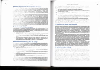 La aplicaci6n del plan de [uego
La segunda fase de! plan de juego es la implernentacion del plan general en la situacion de
juego real. Generalmente, la fase inicial del partido se utiliza como test de los elementos
principales de! plan. En esta parte del evento, el equipo se esforzara para desvelar el plan
de juego de los contrarios, mientras oculta el suyo propio. El deportista debe ser capaz de
analizar y comprender las diversas situaciones tacticas que surgen y elegir una accion tac-
tica para aplicarla. La capacidad para comprender estas situaciones tacticas dependera de
sus conocimientos tacticos, su ex:periencia,la dinamica del equipo y su preparacion tac-
tica. Estos atributos permitiran al competidor resolver problemas, de forma instantanea,
por los perfodos de analisis, sintesis (es decir, combinando partes separadas dentro del
todo ), comparacion y generalizacion. Este proceso le permitira determinar las soluciones
mas apropiadas para las exigencias tacticas del partido. Los procesos de toma de decision
individual se producen conjuntamente con las tomas de decision dinamicas de grupo del
La creaci6n de un plan de juegopreliminar
La primera fase de la planificacion competitiva implica desarrollar el plan preliminar antes
del evento. El entrenador elabora su plan despues de analizar ampliamente las dificultades
tacticas potenciales que es probable que el deportista o el equipo se encuentren durante el
partido o la cornpeticion. Entonces, las soluciones tacticas, o los objetivos, se establecen
en respuesta a las dificultades tacticas reveladas del analisis entice. En el contexto del plan
tactico, se asignan los objetivos tacticos individuales a los jugadores, sobre la base de sus
puntos debiles y fuertes. Tras ello, los objetivos tacticos se practican como parte del plan de
entrenamiento tactico.
En los dfas previos al partido, el deportista debe evitar cambiar sus habitos dado que esto
puede tener efectos adversos sobre el rendimiento durante el tiempo de partido. Dos o tres
dias antes de la cornpeticion, el entrenador debe reforzar el plan de juego y las tacticas que
sehan desarrollado utilizando practicas estructuradas que permitan consolidar buenos ren-
dimientos, tanto tecnicos como tacticos. Siempre que sea posible, la sesion de entrenamien-
to debe reflejar el modelo competitivo. El entrenador debe estimular el buen rendimiento
para desarrollar confianza, crear motivacion e incrementar el deseo de competir.
A medida que se aproxima la competicion, el entrenador ha de centrarse solo en unos
pocos puntos principales del plan, sin abrumar al deportista con ex:cesivasinstrucciones.
No importa lo detallado que sea el plan de juego preliminar, siempre hay posibilidad de
que se produzcan imprevistos tecnicos e incidencias tacticas, Por tanto, el plan debe ser lo
suficientemente flexible como para permitir que el competidor responda a estos retos.
ciclos, de tal forma que pueda coincidir exactamente con el momento de la cornpeticion.
Los planes de juego o de competition son importantes por muchas razones:
• Para inculcar confianza y optimismo en el resultado competitivo.
• Para informar al deportista sobre el lugar, las instalaciones y las condiciones bajo las
cuales se organiza el evento.
• Para encuadrar los puntos fuertes y debiles de los futuros oponentes en cada factor
de entrenamiento.
• Para utilizar los rendimientos anteriores del deportista como referenda para desa-
rrollar confianza (enfatizando sobre sus puntos fuertes con el fin de incrementar su
optimismo realista, y sin aludir a sus puntos debiles).
• Para establecer objetivos competitivos reales utilizando los factores precedentes.
La implementacion del plan de juego ode competicion seproduce en variasfases.Primero,
se desarrolla un plan de juego preliminar. Este,y sus elementos tacticos, se implementan
dentro de la situacion competitiva. Una vezfinalizada la competicion, seanaliza ampliamente
el plan, lo que permite su posterior perfeccionamiento y el de sus componentes tacticos.
75
Preparaci6n para el entrenamiento
Pensamiento tactlco y plan de juego
Un componente central del entrenamiento tecnico es el desarrollo de las destrezas de pensa-
miento tactico, La capacidad para pensar tacticamente esta limitada por el conocimiento del
deportista y el estatus de sus destrezas tacticas. Para pensar tacticamente, el deportista debe
aprender a hacer lo que sigue:
• Evaluar real y correctamente tanto a los oponentes como a sf mismo.
• Recordar instantaneamente las destrezas tecnicas, y sus combinaciones, que tienen
que utilizarse en las situaciones competitivas.
• Anticiparse a la tactica de sus oponentes y utilizar la propia para contra-actuar con
el oponente.
• Enmascarary ocultar las propias tacticas para evitar que los contrarios interfieran con
un plan de contra-ataque.
• Coordinar perfectamente las acciones individuales con las tacticas del equipo.
El plan de cornpeticion o de juego se basa en el analisis de las tendencias tacticas y de los
puntos _fuertesy debiles de los oponentes. En ese caso, los componentes del plan de juego se
han de mtegrar como partes del trabajo tactico dentro del plan de entrenamiento global. Por
lo general, este plan de juego se introduce progresivamente, a lo largo de dos o tres micro-
Perfeccionar la flexibilldaddel equipo
Para maximizar la cooperacion del equipo, el entrenador debe incorporar cambios en las
tacticaspara incrementar su flexibilidad tactica. El equipo puede utilizar la flexibilidad tactica
para crear escenarios que sorprendan a los contrarios. Se pueden utilizar una gran cantidad
de variaciones tacticas, como las siguientes:
• Sustitucion de diferencias tacticas en tiempos predeterminados o en respuesta a una
serial del entrenador o del jugador designado (por ejemplo, el capitan).
• Sus~ituirjugadores que provoquen un nuevo e inesperado cambio de juego en el
equipo,
• Exponer al equipo a partidos de exhibicion contra equipos con diferente estilo de
juego. Esto permite al equipo prepararse para este escenario en partidos futuros y
desarrollar soluciones tacticas al estilo de juego con el que se enfrentan.
Maximizar la cooperaci6n de los miembros del equipo
La interaccion cohesiva del equipo es esencial para el exito en los deportes clasificados
en los grupos 2 y 4. Usando tecnicas como la limitacion de las condiciones externas (por
ejemplo, disminuyendo el tiempo y el espacio de juego disponible), se puede forzar
al equipo a interactuar y cooperar. Puede agregarse un estres afiadiendo fatiga a estos
escenarios. Esto ayudara al deportista a aprender como interactuar y cooperar durante
situaciones adversas.
Otra estrategia es realizar maniobras de rendimiento tactico contra un oponente con-
vencional que intentan contra-actuar en el juego. Este escenario puede crearse utilizando
un equipo contrario o un equipo de oponentes compuesto por jugadores de reserva. El
entrenador puede instruirlos para que se comporten como si no estuvieran familiarizados
con las tacticas aplicadas. Los jugadores reservas deben participar en la preparacion de la
tactica de juego, ya que los cambios en la alineacion de los equipos incrementan la posibi-
lidad de fracaso en la cooperacion y en la tactica, Es util en estas practicas reemplazar a los
jugadores clavescon jugadores suplentes. Esto permite que los reservas se familiaricen con
las tacticas del equipo y las de los demas jugadores, y permite al grupo titularver como los
jugadores reservaoperan y como cambian las tacticas de juego en presencia de estos. Dichas
tecnicas permiten al equipo desarrollar nuevas combinaciones tacticas que pueden mejorar
la capacidad competitiva del equipo.
Periodizaci6n
74
 