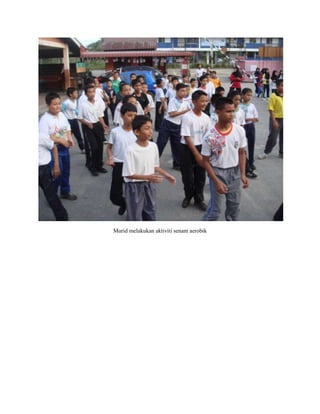 Murid melakukan aktiviti senam aerobik
 
