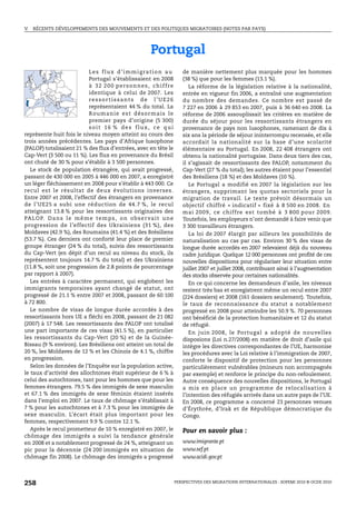 V.   RÉCENTS DÉVELOPPEMENTS DES MOUVEMENTS ET DES POLITIQUES MIGRATOIRES (NOTES PAR PAYS)




                                                            Portugal
                           Les flux d’immigration au                         de manière nettement plus marquée pour les hommes
                           Portugal s’établissaient en 2008                  (38 %) que pour les femmes (13.1 %).
                           à 3 2 2 0 0 p e r s o n n e s , ch i f f r e         La réforme de la législation relative à la nationalité,
                           identique à celui de 2007. Les                    entrée en vigueur fin 2006, a entraîné une augmentation
                           ressortissants de l’UE26                          du nombre des demandes. Ce nombre est passé de
                           représentaient 44 % du total. La                  7 227 en 2006 à 29 853 en 2007, puis à 36 640 en 2008. La
                           R ou m a n i e e s t d és o r m a i s l e         réforme de 2006 assouplissait les critères en matière de
                           premier pays d’origine (5 300)                    durée du séjour pour les ressortissants étrangers en
                           soit 16 % des flux, ce qui                        provenance de pays non lusophones, ramenant de dix à
représente huit fois le niveau moyen atteint au cours des                    six ans la période de séjour ininterrompu recensée, et elle
trois années précédentes. Les pays d’Afrique lusophone                       accordait la nationalité sur la base d’une scolarité
(PALOP) totalisaient 21 % des flux d’entrées, avec en tête le                élémentaire au Portugal. En 2008, 22 408 étrangers ont
Cap-Vert (3 500 ou 11 %). Les flux en provenance du Brésil                   obtenu la nationalité portugaise. Dans deux tiers des cas,
ont chuté de 30 % pour s’établir à 3 500 personnes.                          il s’agissait de ressortissants des PALOP, notamment du
   Le stock de population étrangère, qui avait progressé,                    Cap-Vert (27 % du total); les autres étaient pour l’essentiel
passant de 430 000 en 2005 à 446 000 en 2007, a enregistré                   des Brésiliens (18 %) et des Moldaves (10 %).
un léger fléchissement en 2008 pour s’établir à 443 000. Ce                     Le Portugal a modifié en 2007 la législation sur les
recul est le résultat de deux évolutions inverses.                           étrangers, supprimant les quotas sectoriels pour la
Entre 2007 et 2008, l’effectif des étrangers en provenance                   migration de travail. Le texte prévoit désormais un
de l’UE25 a subi une réduction de 44.7 %, le recul                           objectif chiffré « indicatif » fixé à 8 500 en 2008. En
atteignant 13.8 % pour les ressortissants originaires des                    mai 2009, ce chiffre est tombé à 3 800 pour 2009.
PA L O P. D a n s l e m ê m e t e m p s , o n o b s e r v a i t u n e        Toutefois, les employeurs n’ont demandé à faire venir que
progression de l’effectif des Ukrainiens (31 %), des                         3 300 travailleurs étrangers.
Moldaves (42.9 %), des Roumains (41.4 %) et des Brésiliens                      La loi de 2007 élargit par ailleurs les possibilités de
(53.7 %). Ces derniers ont conforté leur place de premier                    naturalisation au cas par cas. Environ 30 % des visas de
groupe étranger (24 % du total), suivis des ressortissants                   longue durée accordés en 2007 relevaient déjà du nouveau
du Cap-Vert (en dépit d’un recul au niveau du stock, ils                     cadre juridique. Quelque 12 000 personnes ont profité de ces
représentent toujours 14.7 % du total) et des Ukrainiens                     nouvelles dispositions pour régulariser leur situation entre
(11.8 %, soit une progression de 2.8 points de pourcentage                   juillet 2007 et juillet 2008, contribuant ainsi à l’augmentation
par rapport à 2007).                                                         des stocks observée pour certaines nationalités.
   Les entrées à caractère permanent, qui englobent les                         En ce qui concerne les demandeurs d’asile, les niveaux
immigrants temporaires ayant changé de statut, ont                           restent très bas et enregistrent même un recul entre 2007
progressé de 21.1 % entre 2007 et 2008, passant de 60 100                    (224 dossiers) et 2008 (161 dossiers seulement). Toutefois,
à 72 800.                                                                    le taux de reconnaissance du statut a notablement
   Le nombre de visas de longue durée accordés à des                         progressé en 2008 pour atteindre les 50.9 %. 70 personnes
ressortissants hors UE a fléchi en 2008, passant de 21 082                   ont bénéficié de la protection humanitaire et 12 du statut
(2007) à 17 548. Les ressortissants des PALOP ont totalisé                   de réfugié.
une part importante de ces visas (41.5 %), en particulier                       En juin 2008, le Portugal a adopté de nouvelles
les ressortissants du Cap-Vert (20 %) et de la Guinée-                       disposions (Loi n.27/2008) en matière de droit d’asile qui
Bissau (9 % environ). Les Brésiliens ont atteint un total de                 intègre les directives correspondantes de l’UE, harmonise
20 %, les Moldaves de 12 % et les Chinois de 4.1 %, chiffre                  les procédures avec la Loi relative à l’immigration de 2007,
en progression.                                                              conforte le dispositif de protection pour les personnes
   Selon les données de l’Enquête sur la population active,                  particulièrement vulnérables (mineurs non accompagnés
le taux d’activité des allochtones était supérieur de 6 % à                  par exemple) et renforce le principe du non-refoulement.
celui des autochtones, tant pour les hommes que pour les                     Autre conséquence des nouvelles dispositions, le Portugal
femmes étrangers. 79.5 % des immigrés de sexe masculin                       a mis en place un programme de relocalisation à
et 67.1 % des immigrés de sexe féminin étaient insérés                       l’intention des réfugiés arrivés dans un autre pays de l’UE.
dans l’emploi en 2007. Le taux de chômage s’établissait à                    En 2008, ce programme a concerné 23 personnes venues
7 % pour les autochtones et à 7.3 % pour les immigrés de                     d’Érythrée, d’Irak et de République démocratique du
sexe masculin. L’écart était plus important pour les                         Congo.
femmes, respectivement 9.9 % contre 12.1 %.
   Après le recul prometteur de 10 % enregistré en 2007, le                  Pour en savoir plus :
chômage des immigrés a suivi la tendance générale
en 2008 et a notablement progressé de 24 %, atteignant un                    www.imigrante.pt
pic pour la décennie (24 200 immigrés en situation de                        www.sef.pt
chômage fin 2008). Le chômage des immigrés a progressé                       www.acidi.gov.pt




258                                                                       PERSPECTIVES DES MIGRATIONS INTERNATIONALES : SOPEMI 2010 © OCDE 2010
 